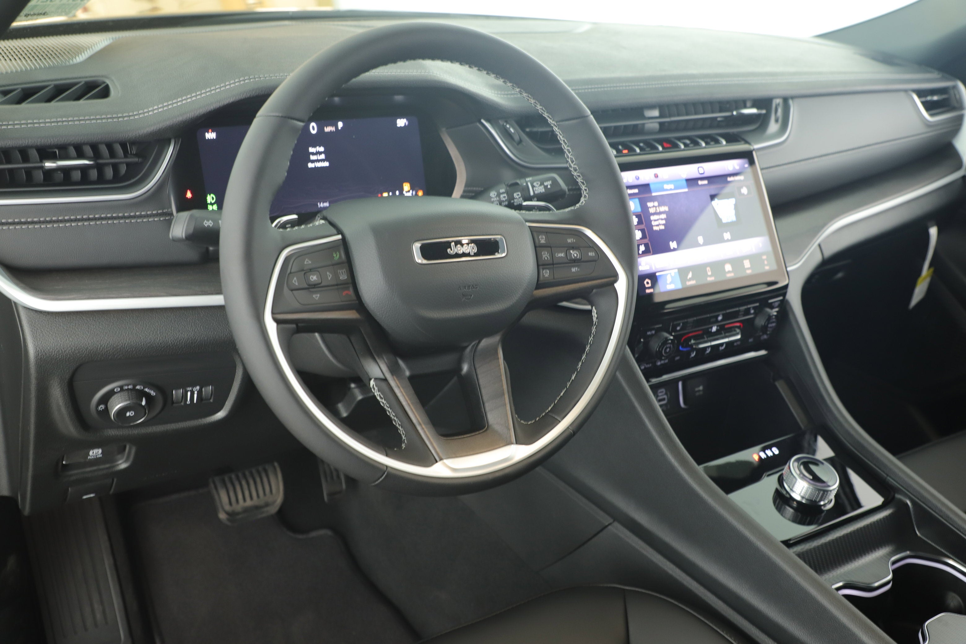 2025 Jeep Grand Cherokee GRAND CHEROKEE LIMITED 4X2