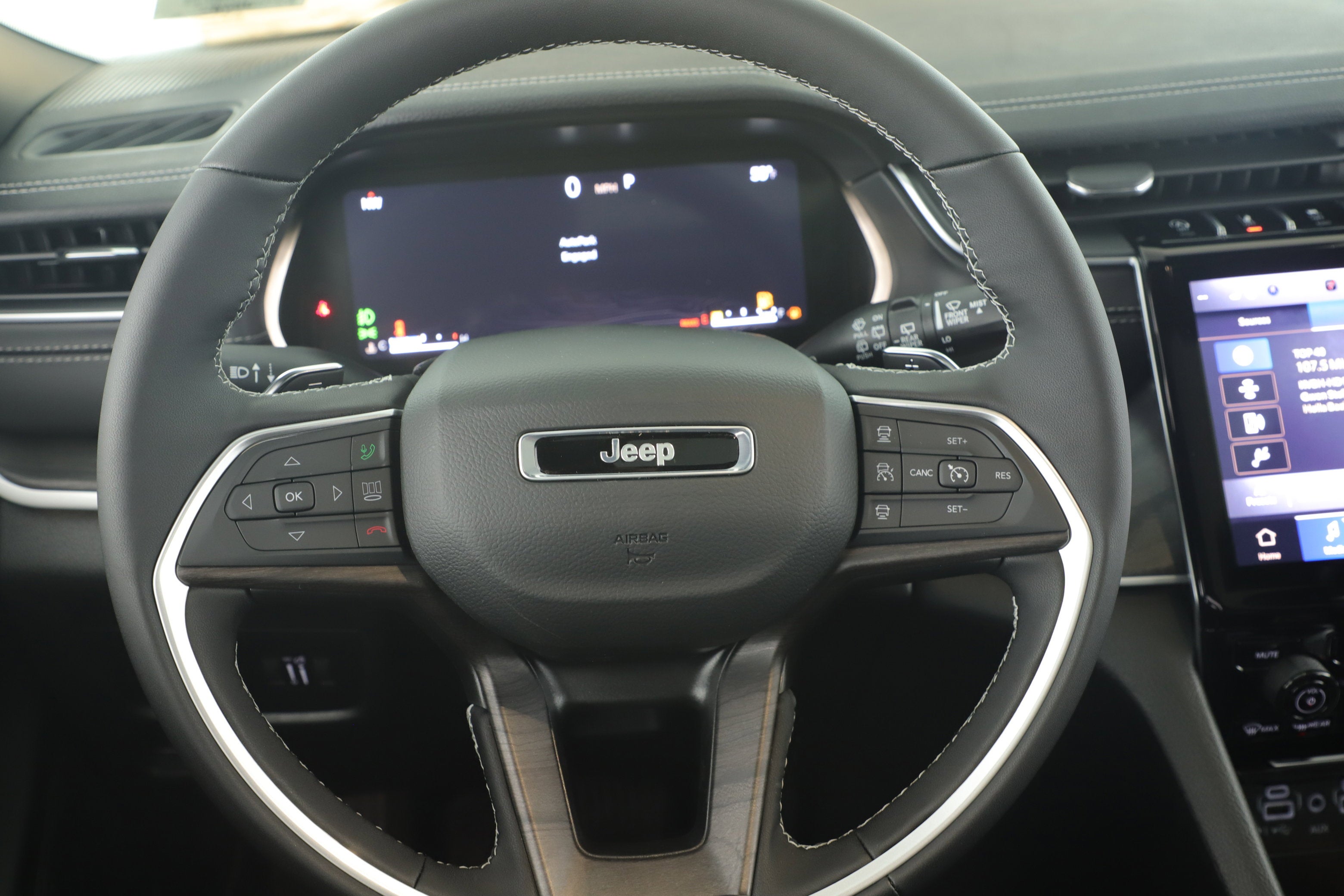 2025 Jeep Grand Cherokee GRAND CHEROKEE LIMITED 4X2