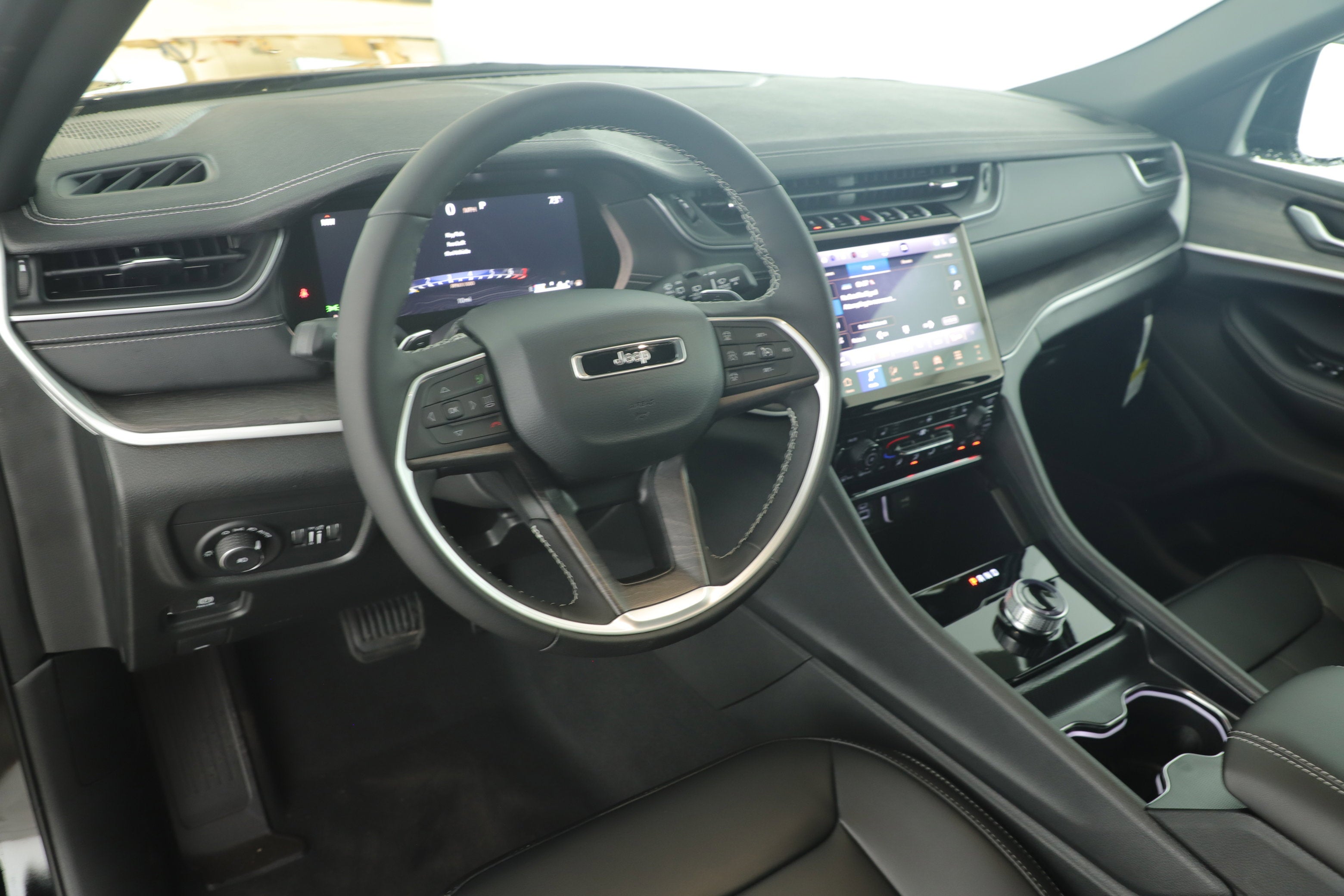 2025 Jeep Grand Cherokee GRAND CHEROKEE LIMITED 4X2