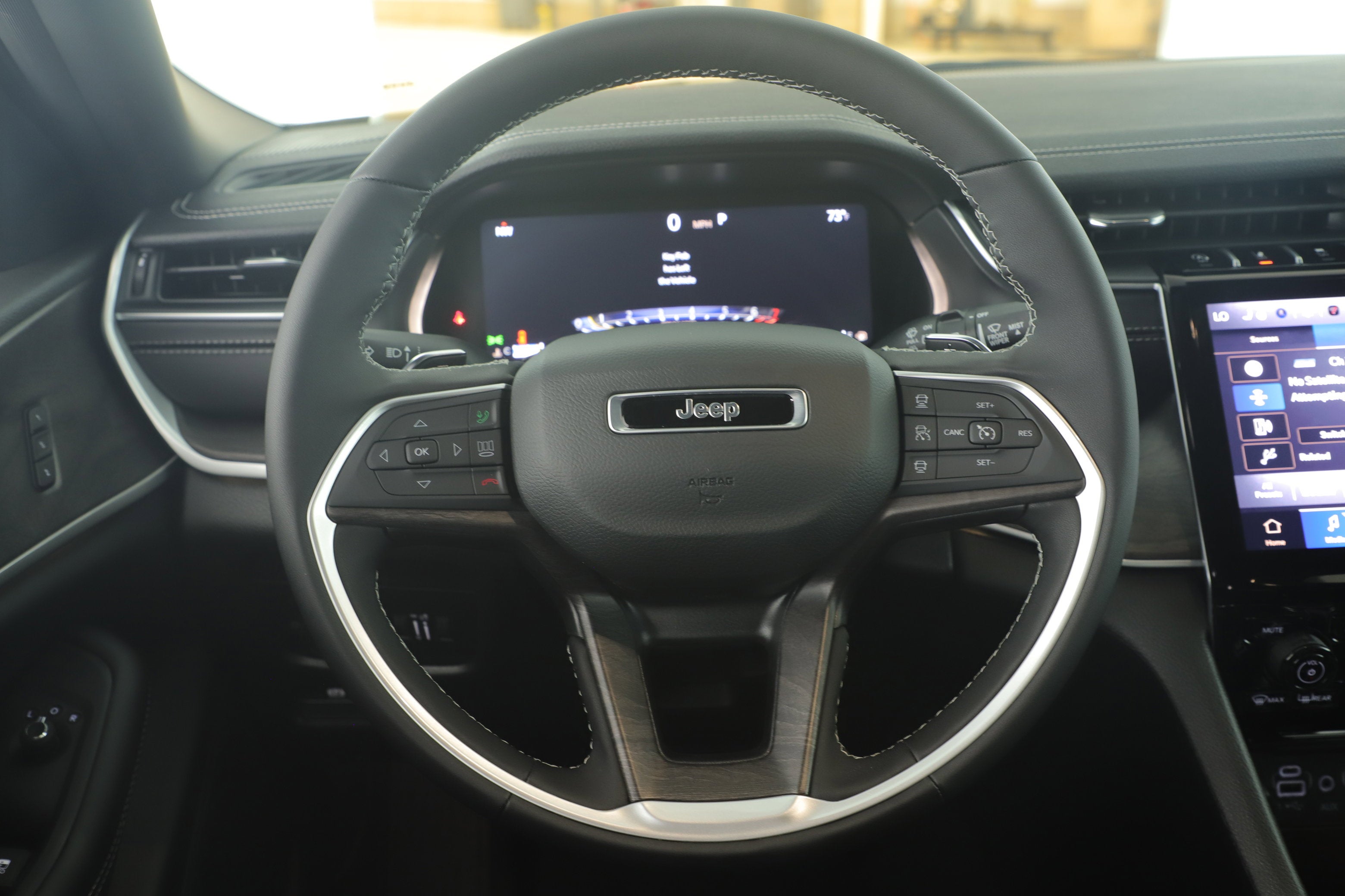 2025 Jeep Grand Cherokee GRAND CHEROKEE LIMITED 4X2