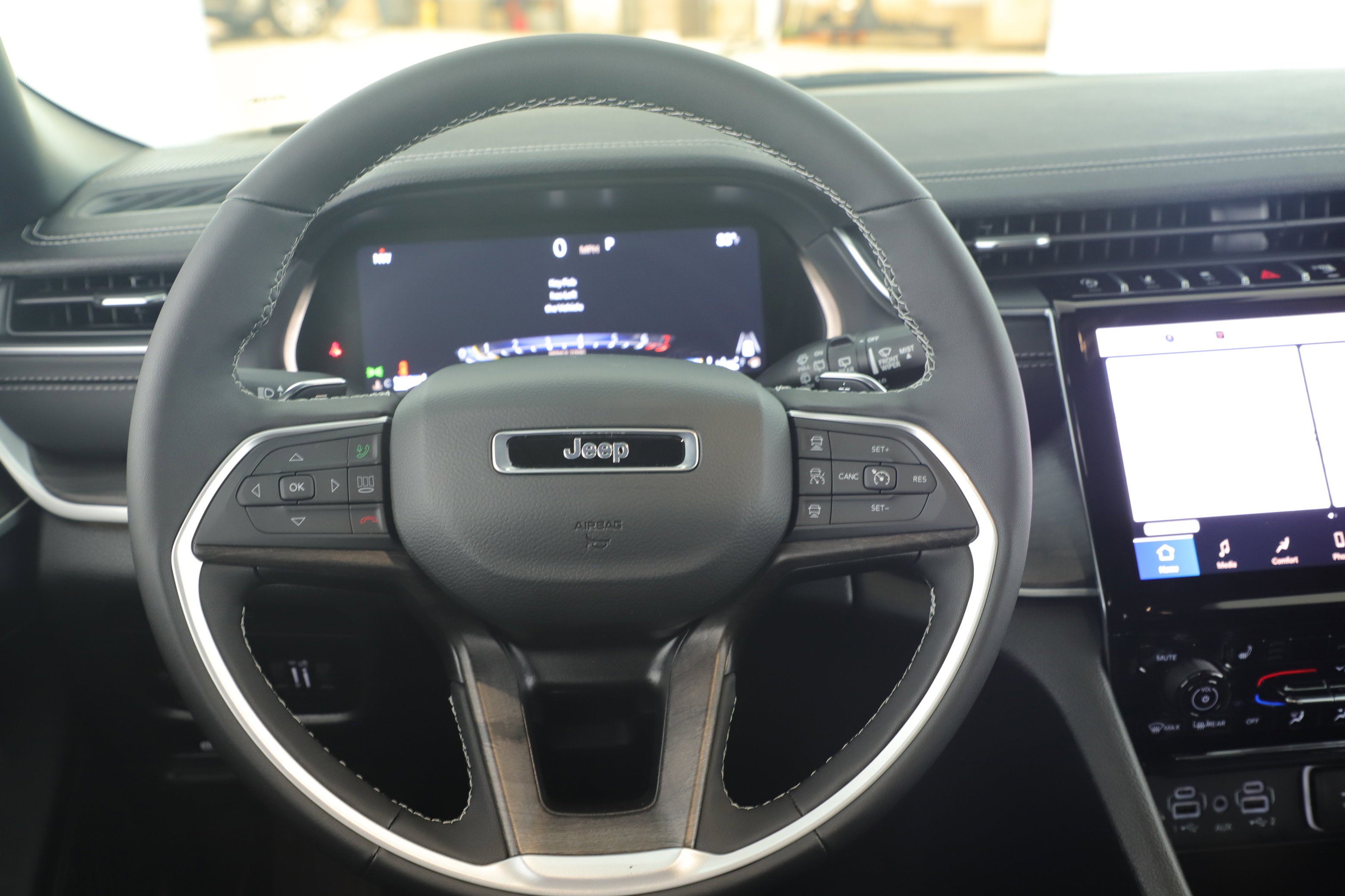 2025 Jeep Grand Cherokee GRAND CHEROKEE LIMITED 4X2