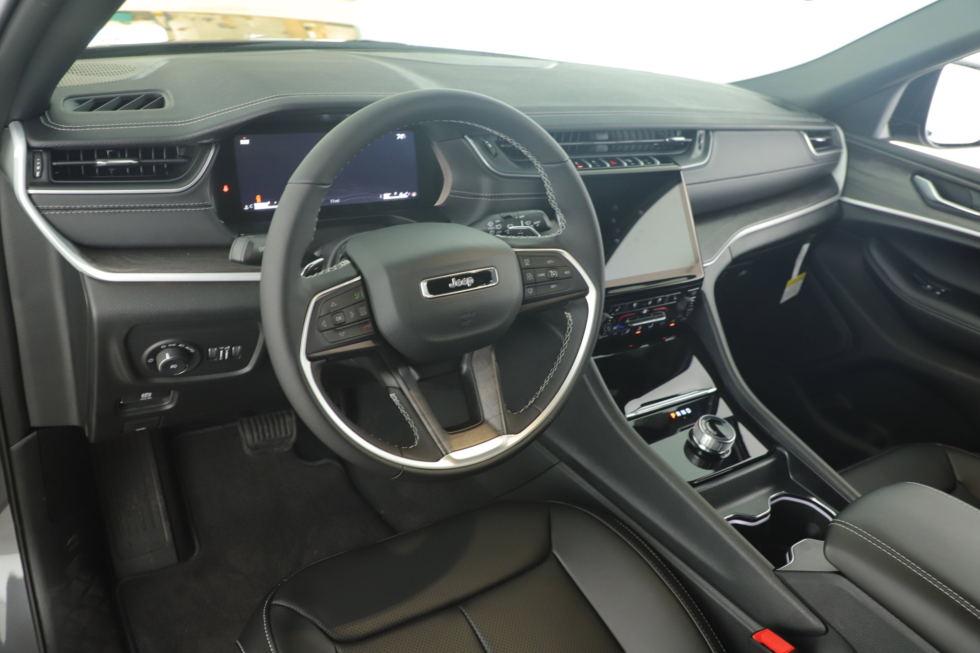 2025 Jeep Grand Cherokee GRAND CHEROKEE LIMITED 4X2