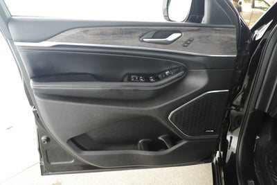 2022 Jeep Grand Cherokee Overland 4x2