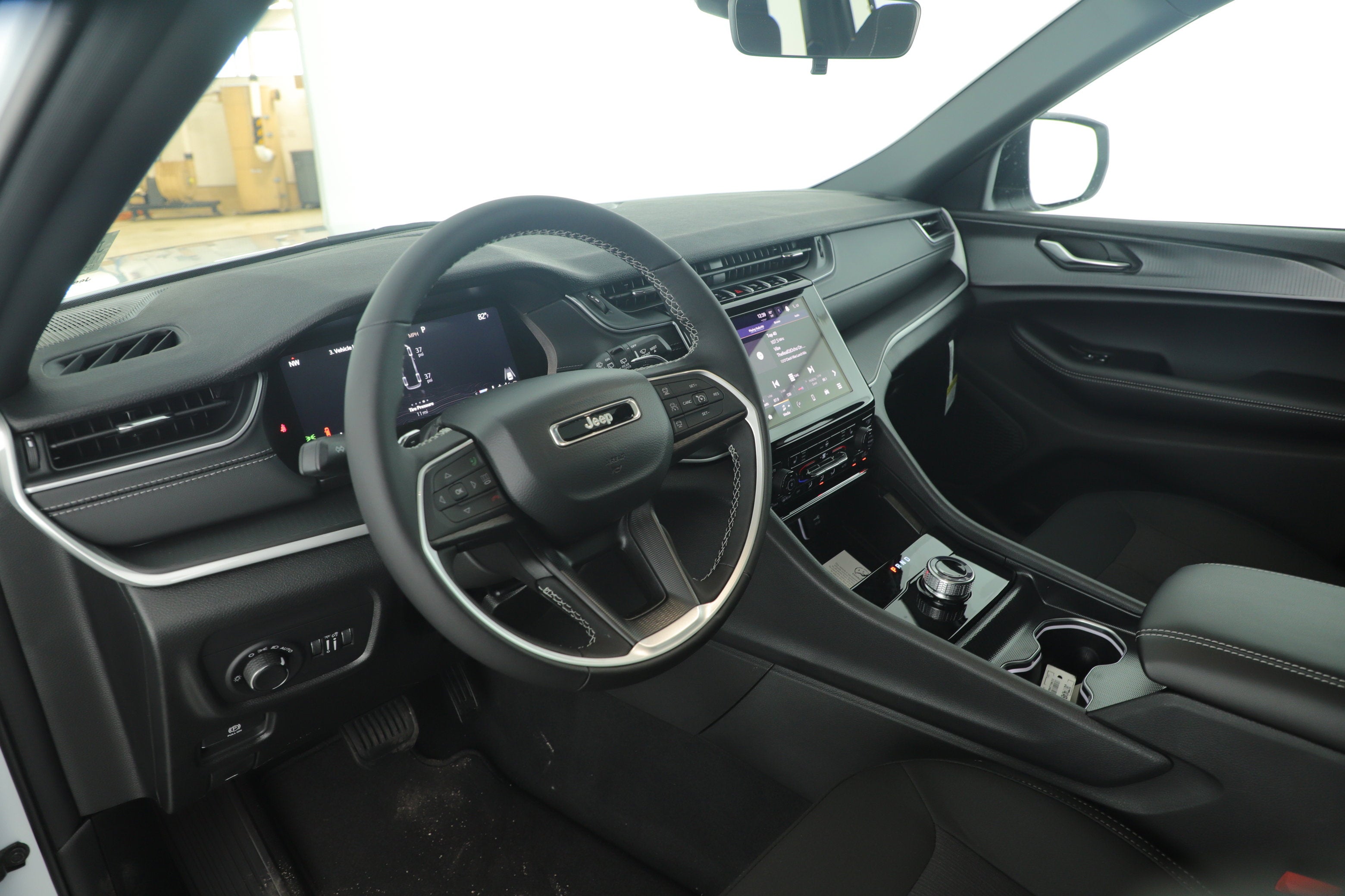 2025 Jeep Grand Cherokee GRAND CHEROKEE L LAREDO X 4X2