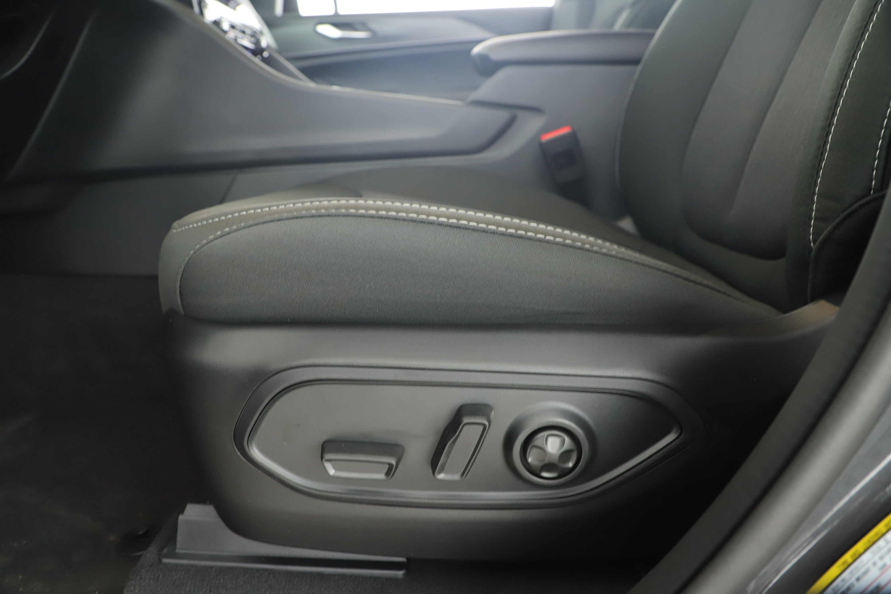 2025 Jeep Grand Cherokee GRAND CHEROKEE L LAREDO X 4X2