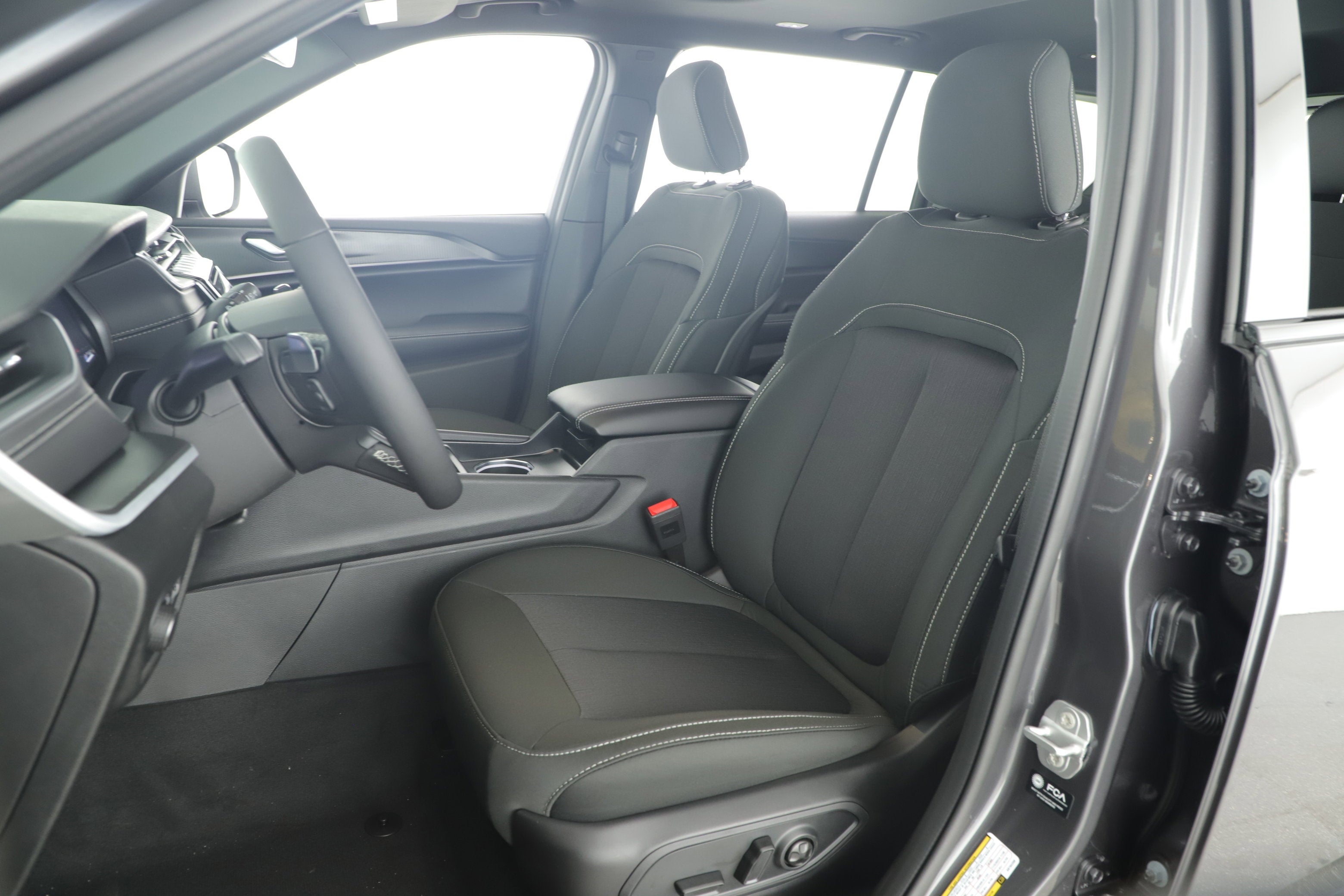 2025 Jeep Grand Cherokee GRAND CHEROKEE L LAREDO X 4X2