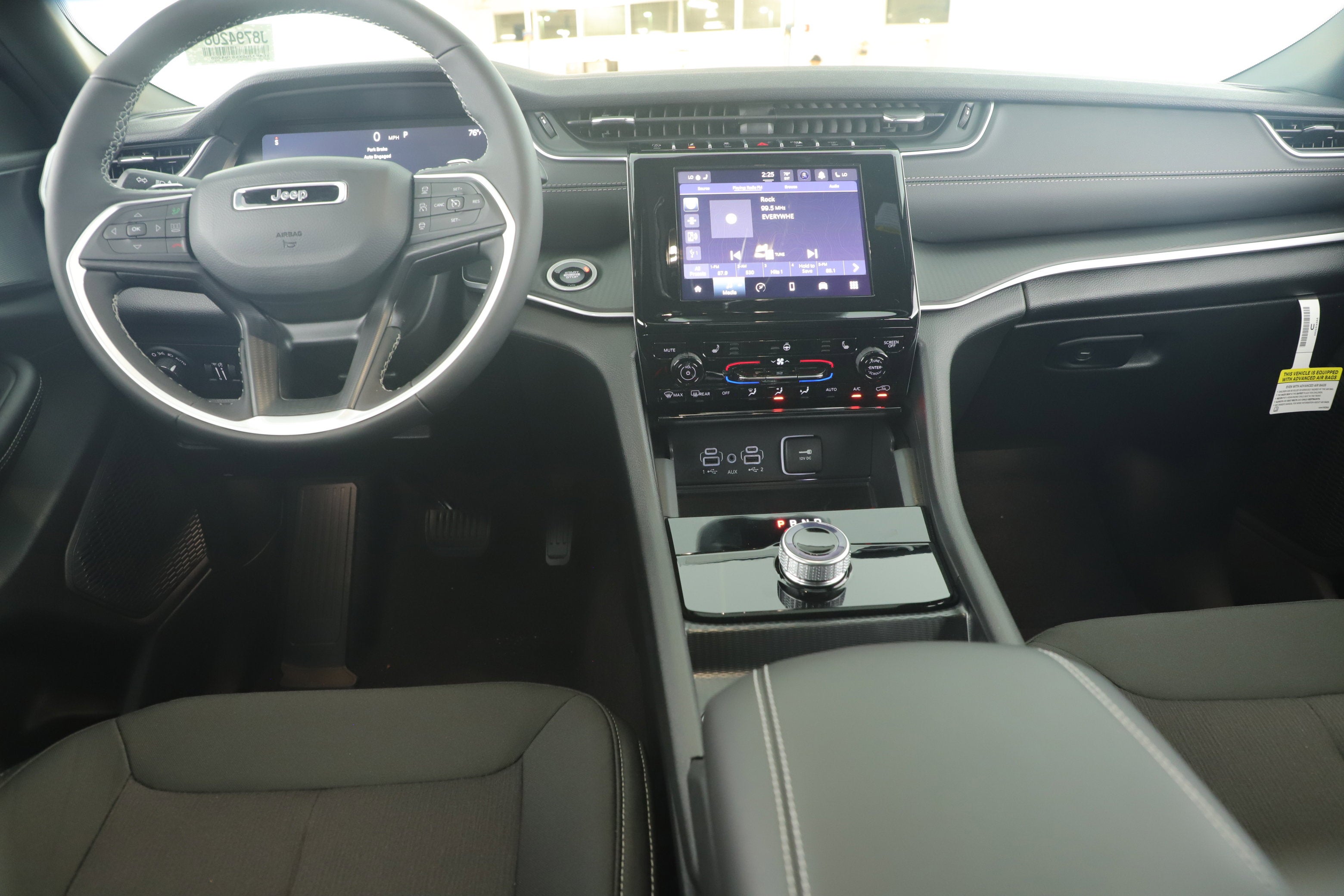 2025 Jeep Grand Cherokee GRAND CHEROKEE L LAREDO X 4X2