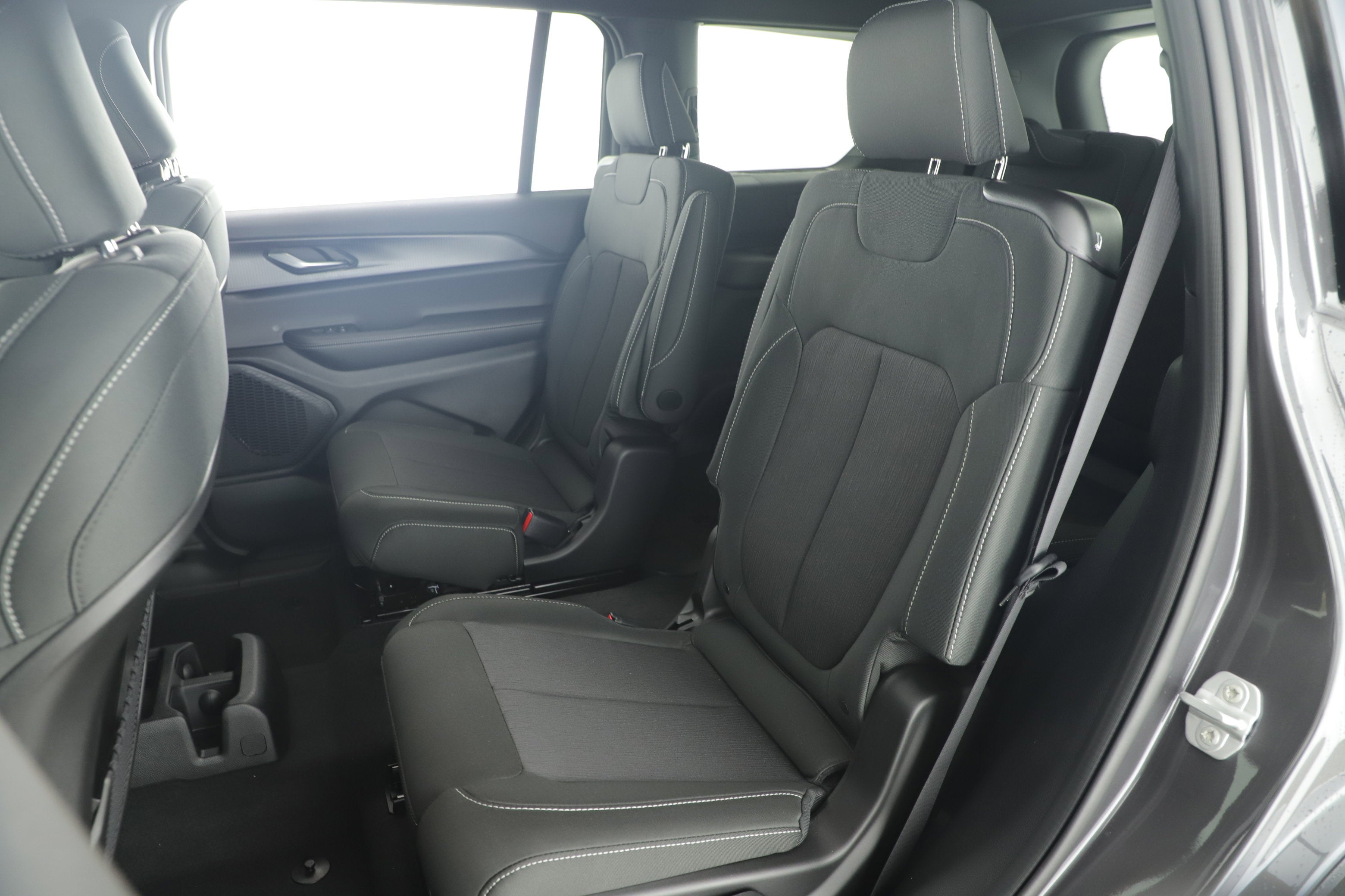 2025 Jeep Grand Cherokee GRAND CHEROKEE L LAREDO X 4X2