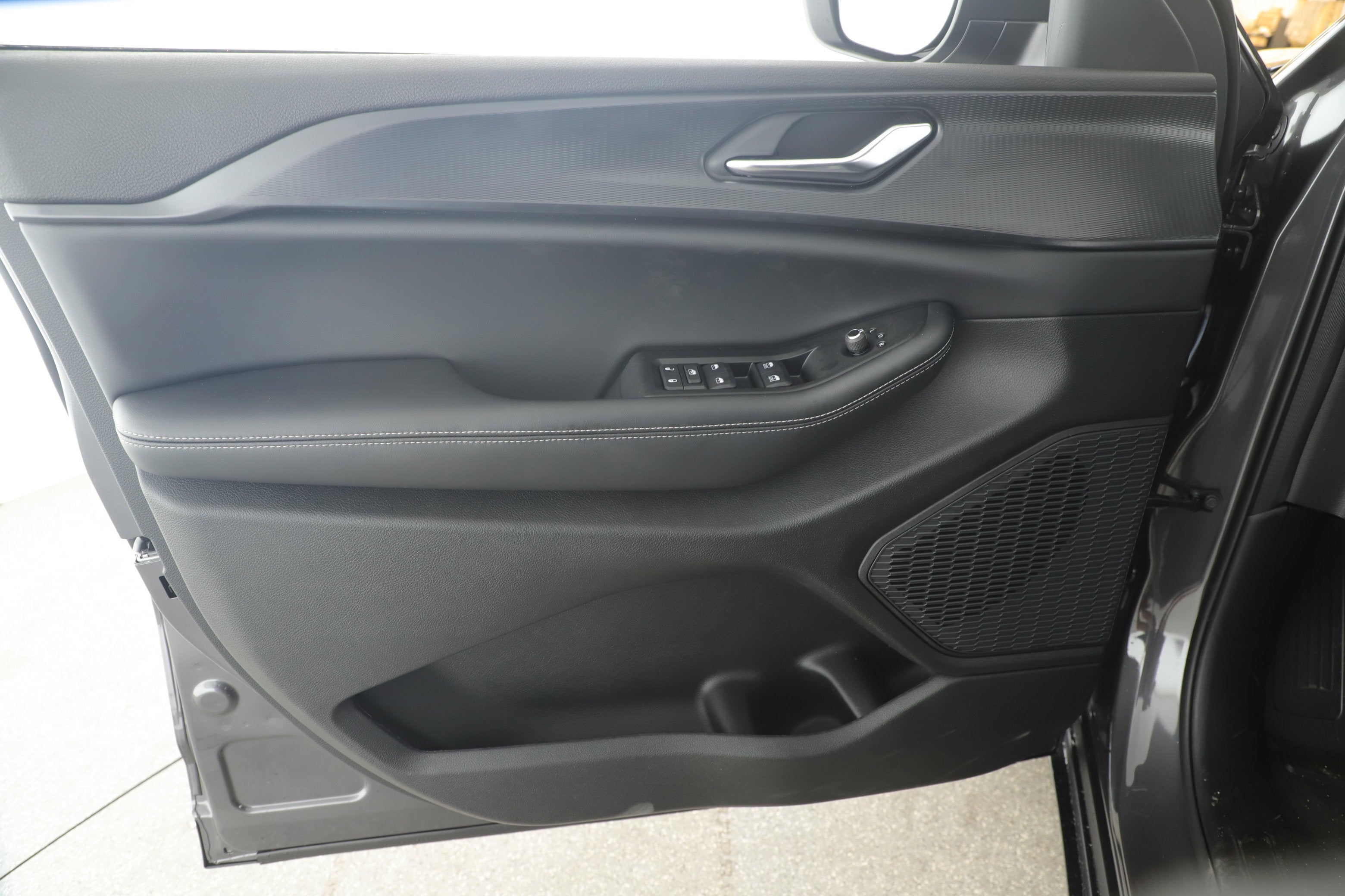 2025 Jeep Grand Cherokee GRAND CHEROKEE L LAREDO X 4X2