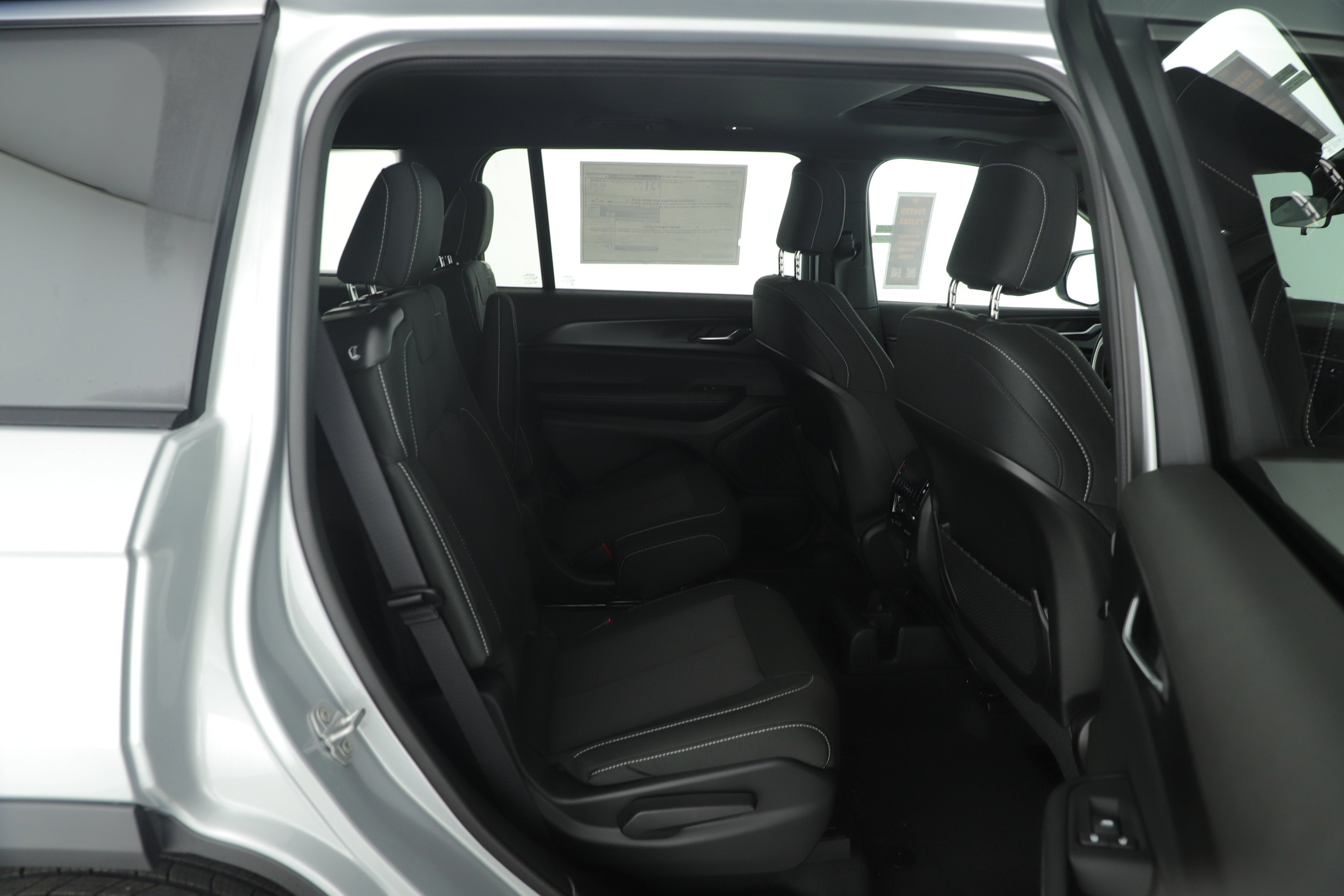 2025 Jeep Grand Cherokee GRAND CHEROKEE L LAREDO X 4X2