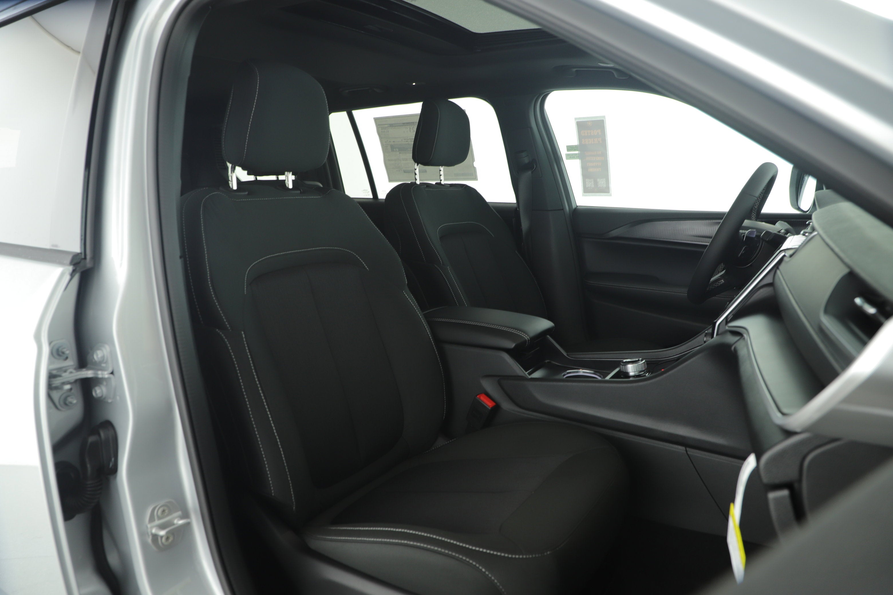 2025 Jeep Grand Cherokee GRAND CHEROKEE L LAREDO X 4X2