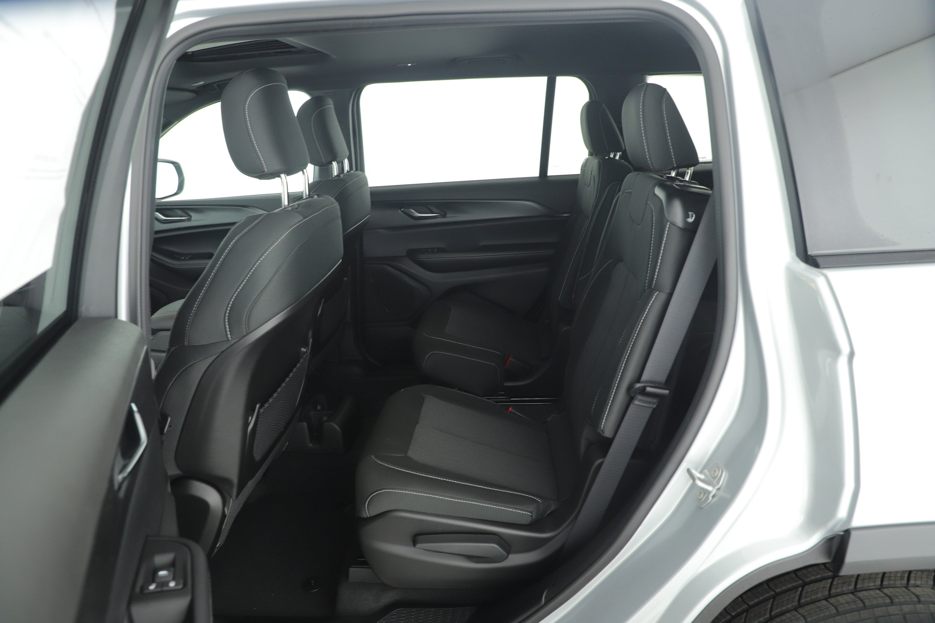 2025 Jeep Grand Cherokee GRAND CHEROKEE L LAREDO X 4X2