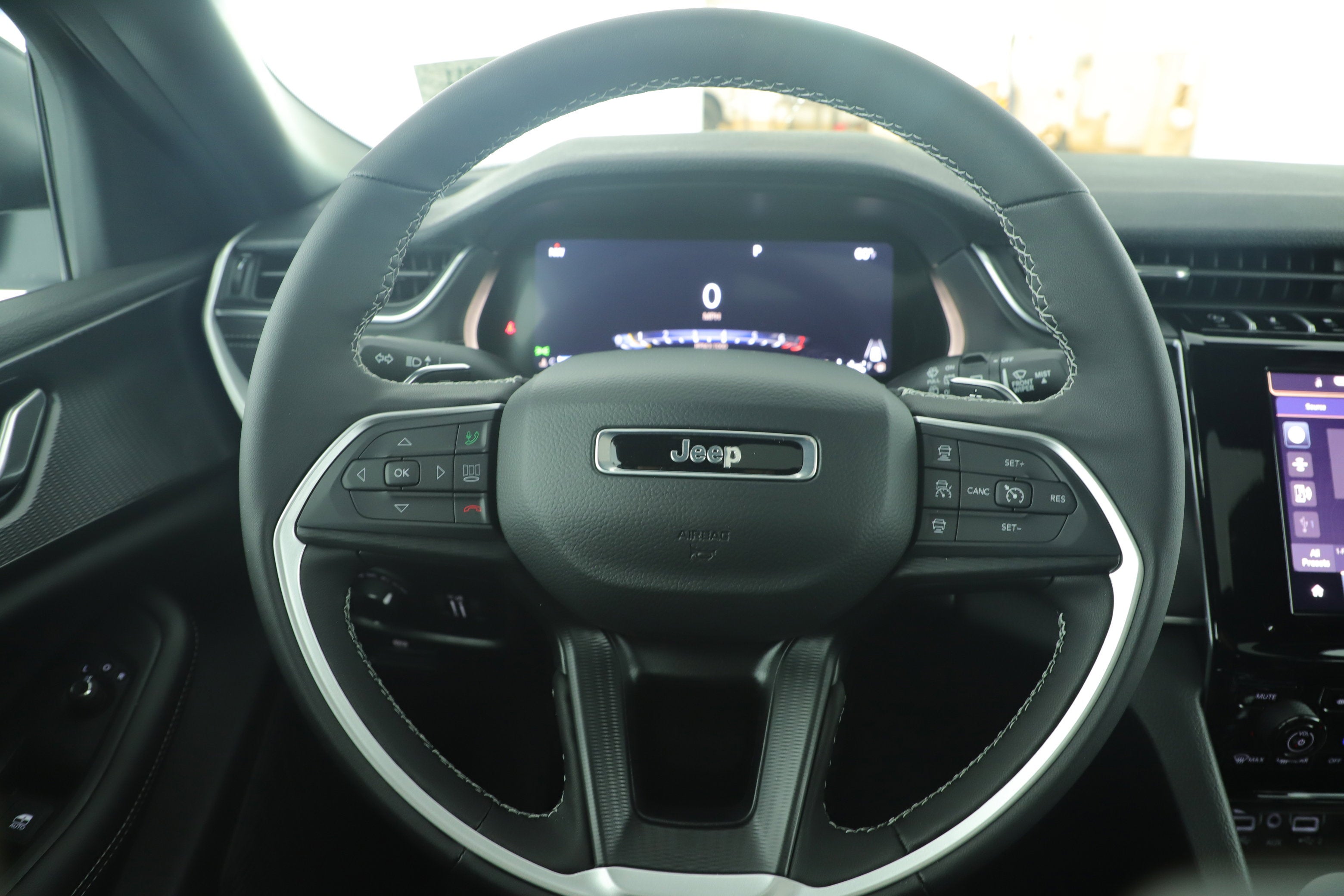 2025 Jeep Grand Cherokee GRAND CHEROKEE L LAREDO X 4X2