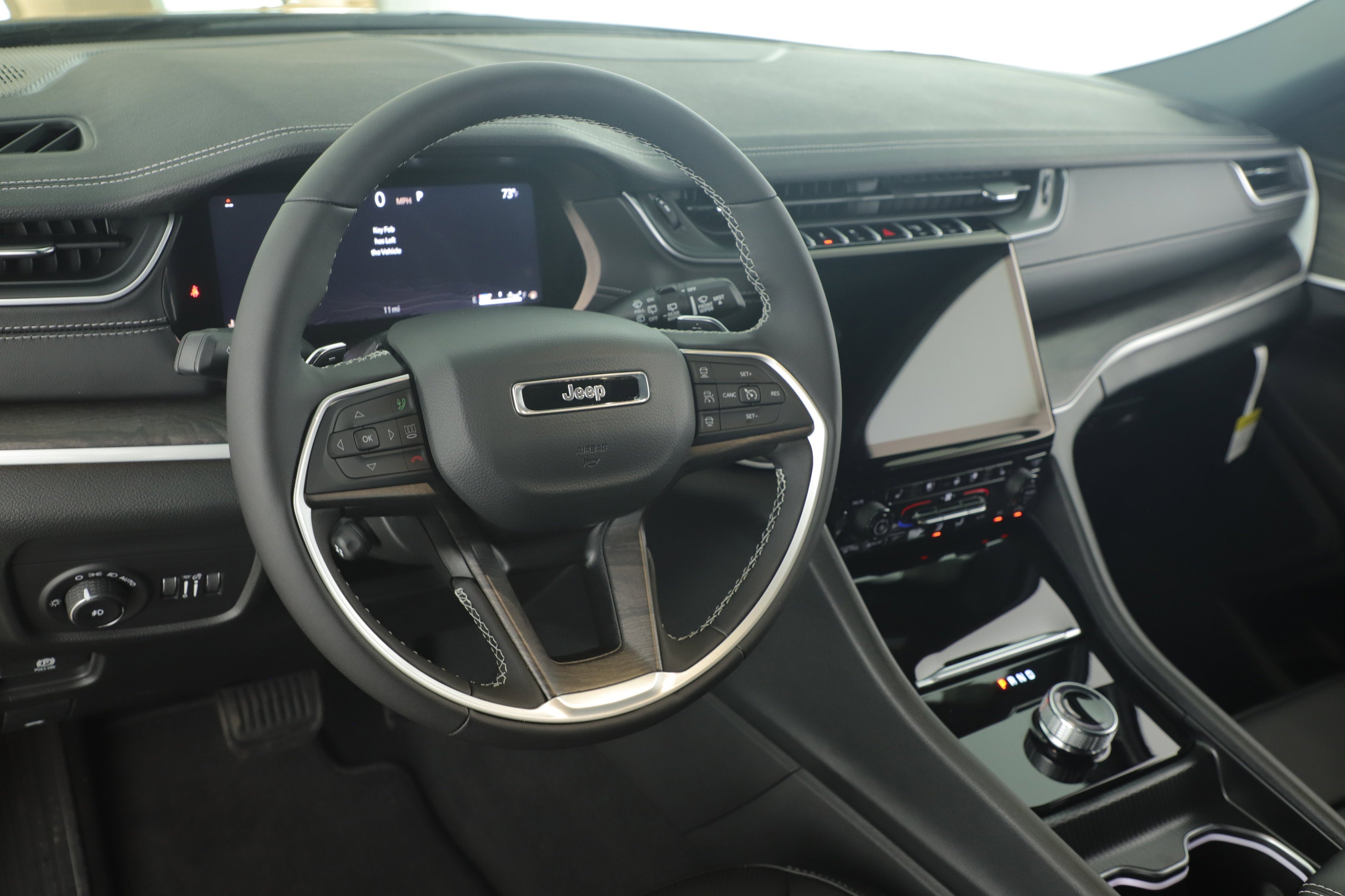 2025 Jeep Grand Cherokee GRAND CHEROKEE L LIMITED 4X2