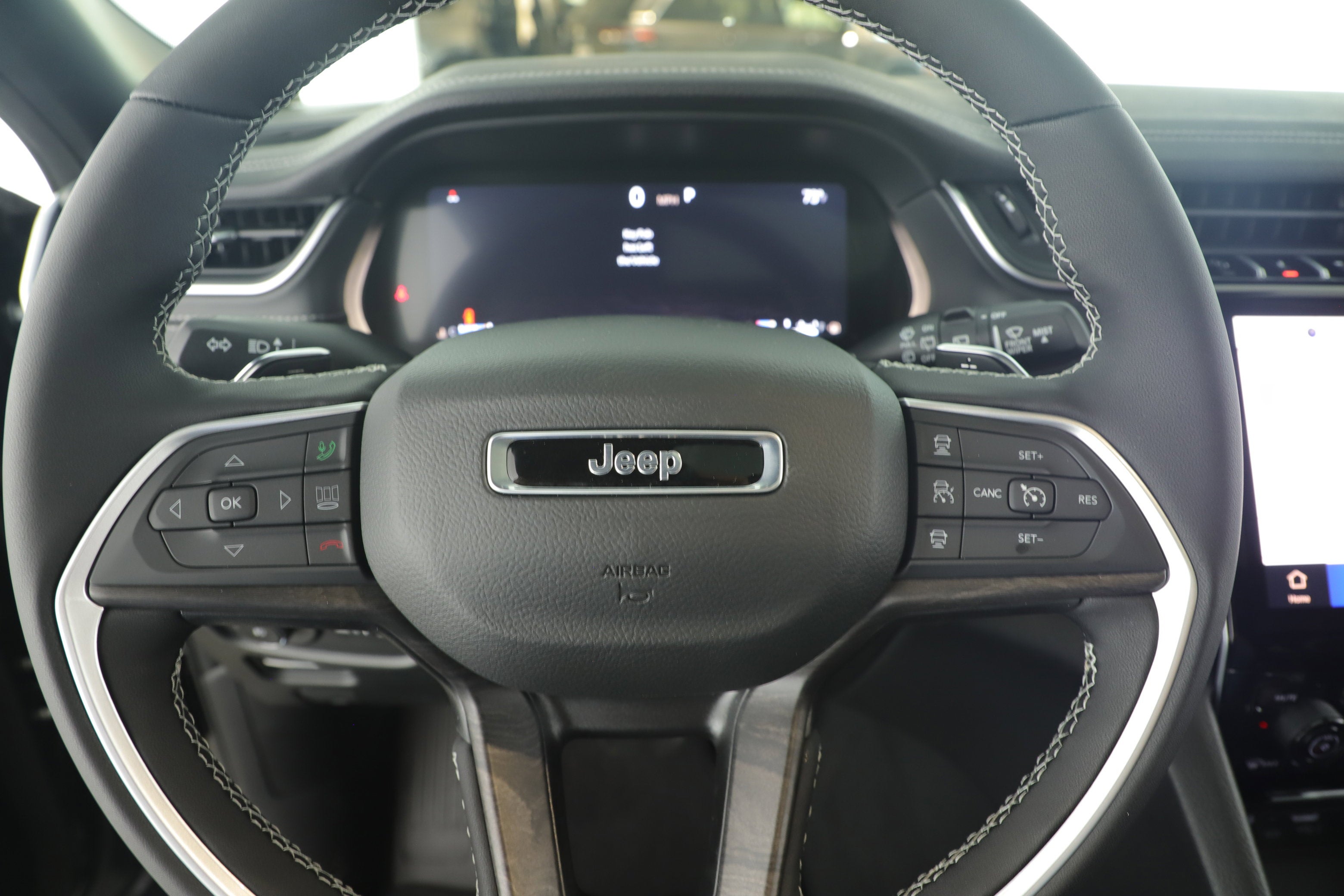 2025 Jeep Grand Cherokee GRAND CHEROKEE L LIMITED 4X2