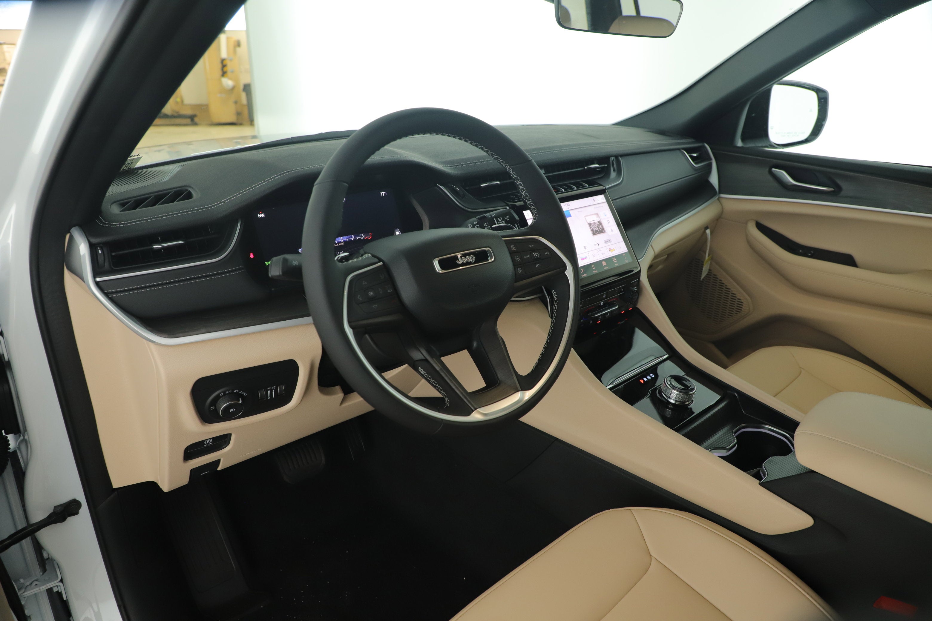 2025 Jeep Grand Cherokee GRAND CHEROKEE L LIMITED 4X2