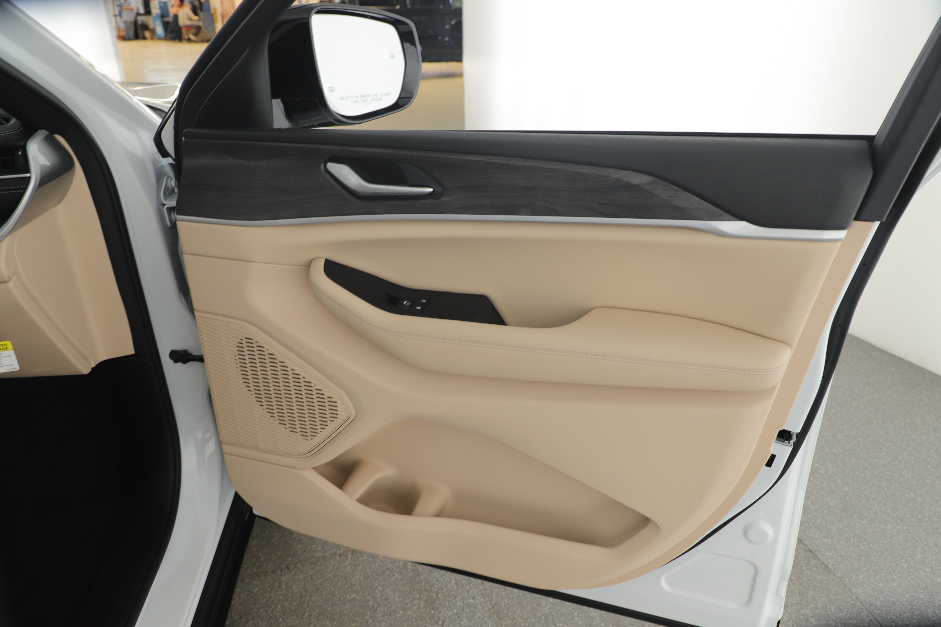 2025 Jeep Grand Cherokee GRAND CHEROKEE L LIMITED 4X2