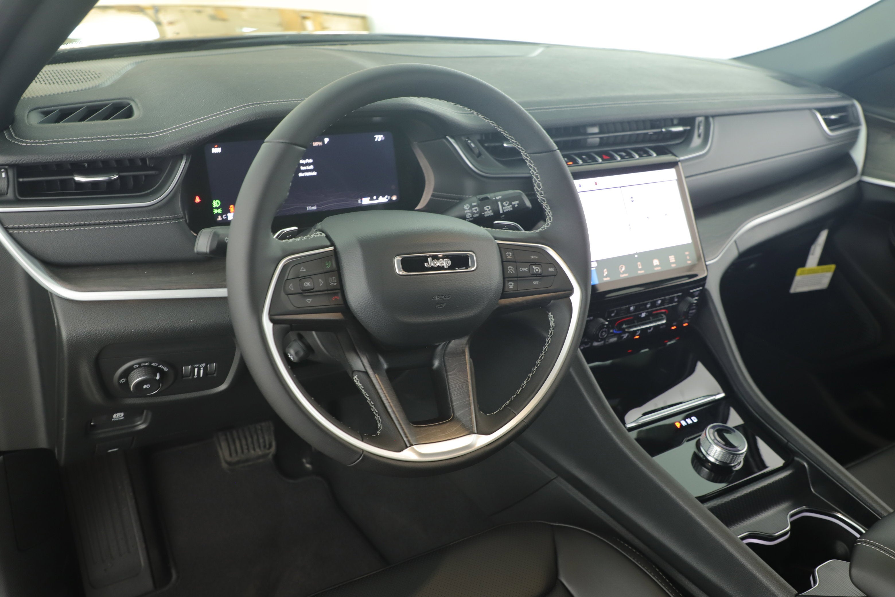 2025 Jeep Grand Cherokee GRAND CHEROKEE L LIMITED 4X2