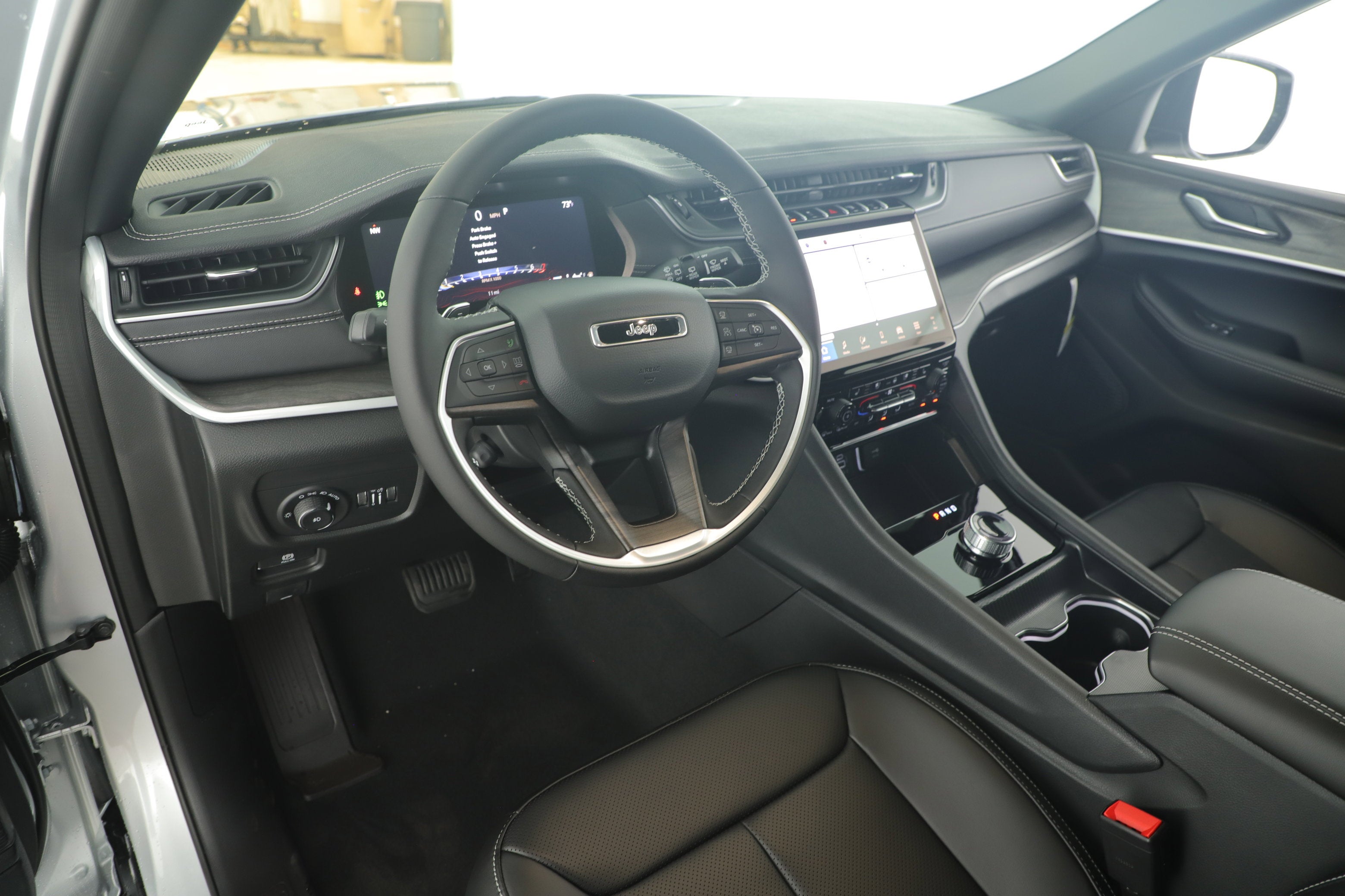 2025 Jeep Grand Cherokee GRAND CHEROKEE L LIMITED 4X2