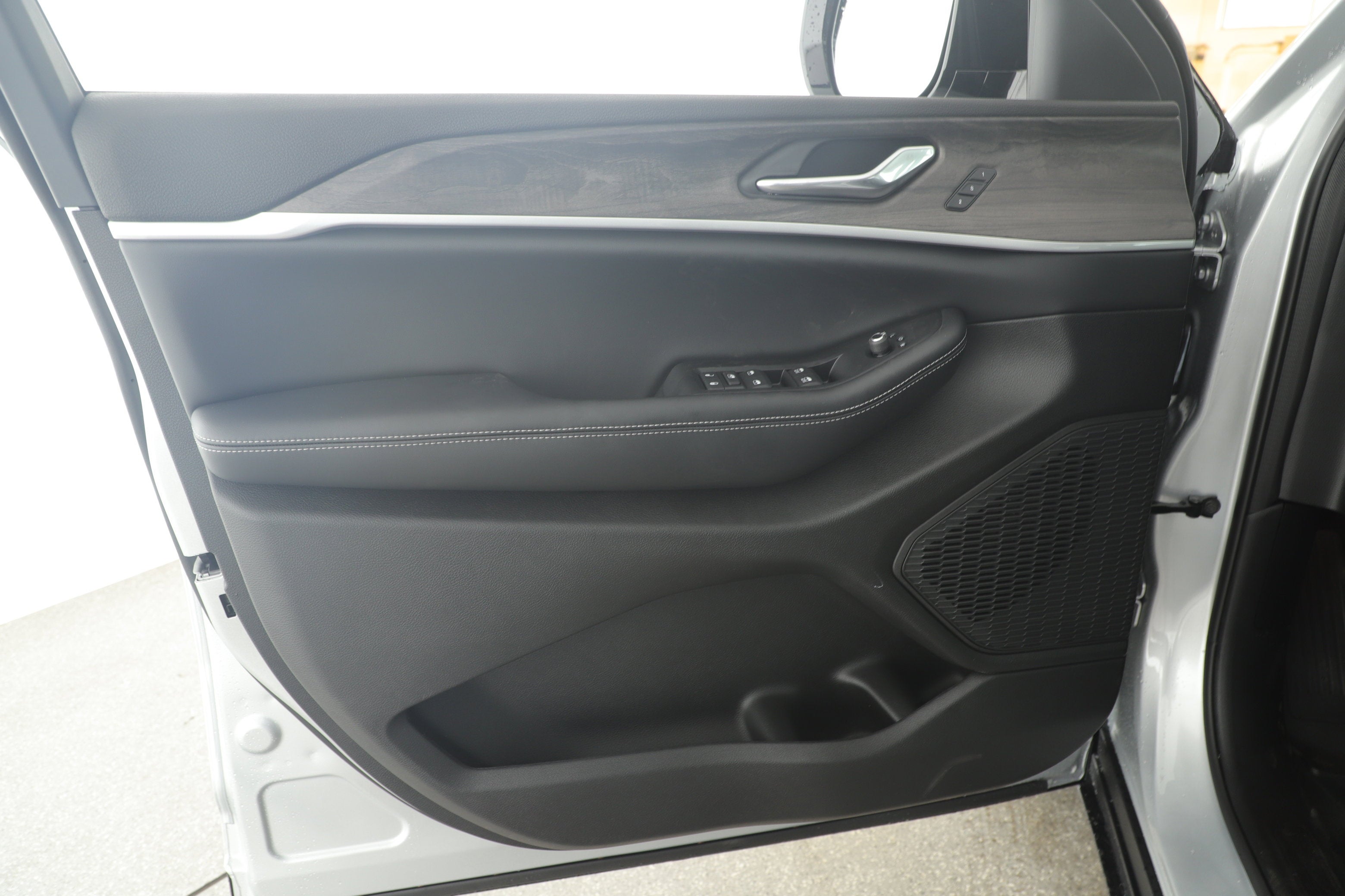 2025 Jeep Grand Cherokee GRAND CHEROKEE L LIMITED 4X2