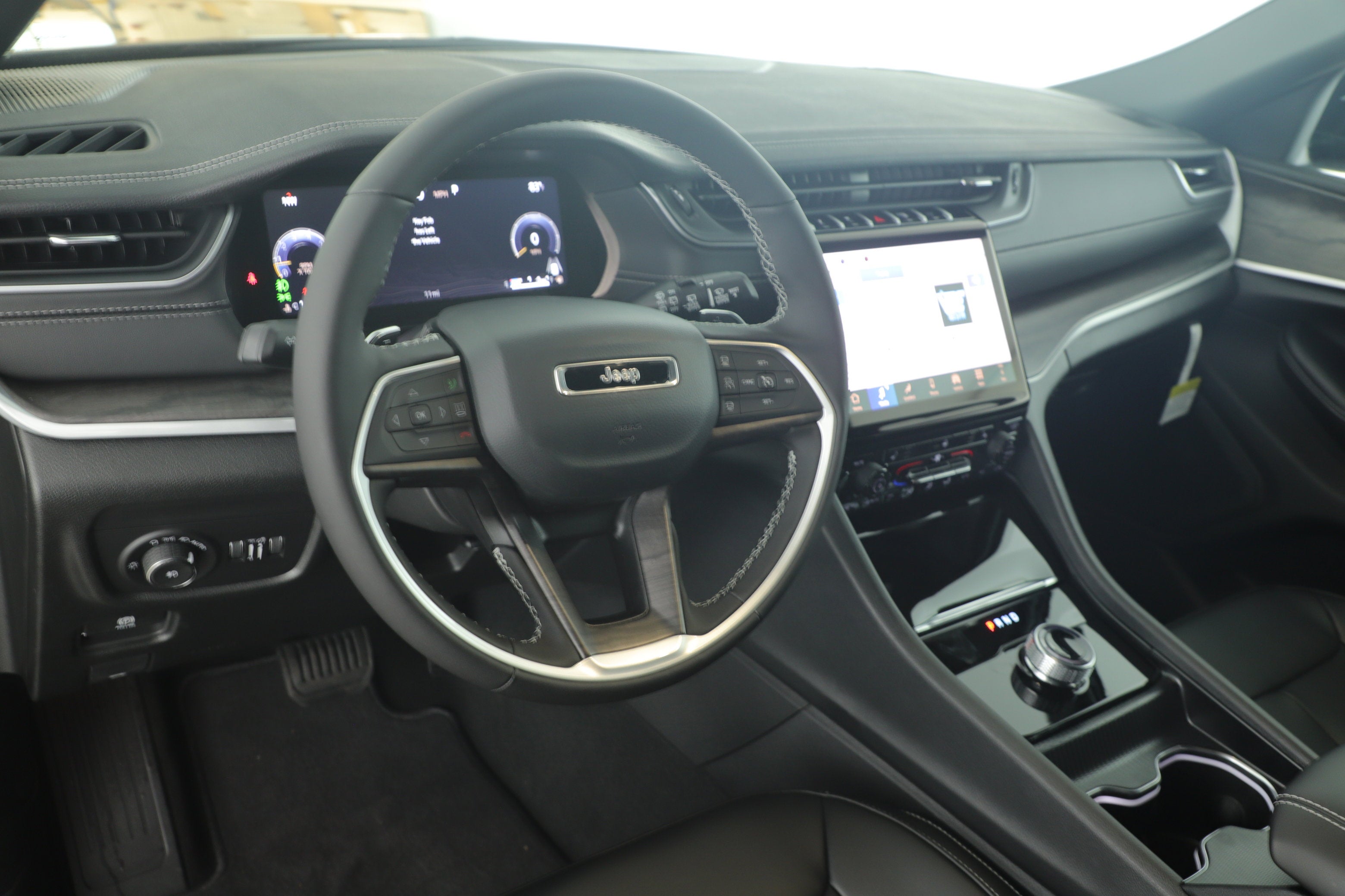 2025 Jeep Grand Cherokee GRAND CHEROKEE L LIMITED 4X2