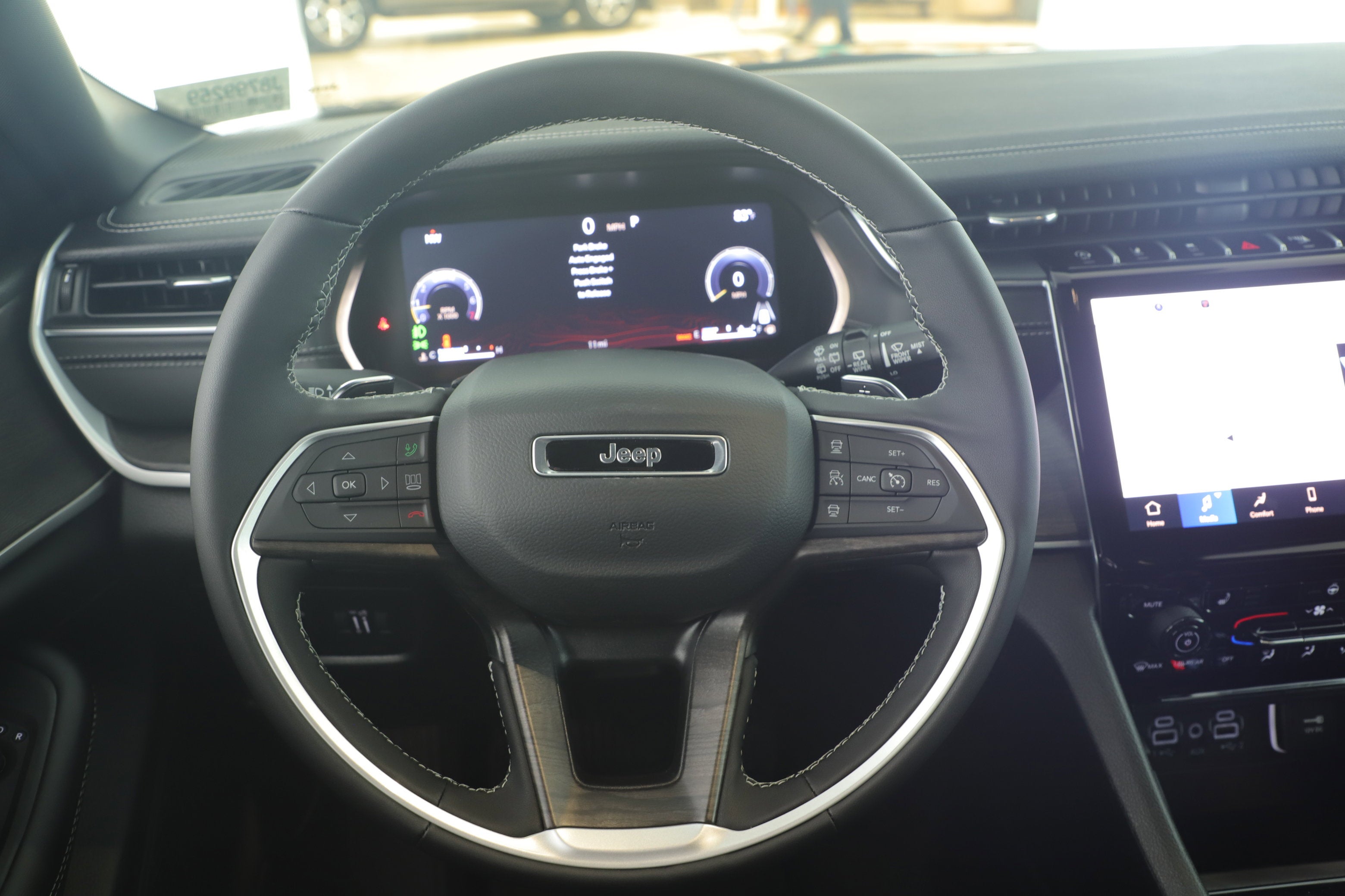 2025 Jeep Grand Cherokee GRAND CHEROKEE L LIMITED 4X2