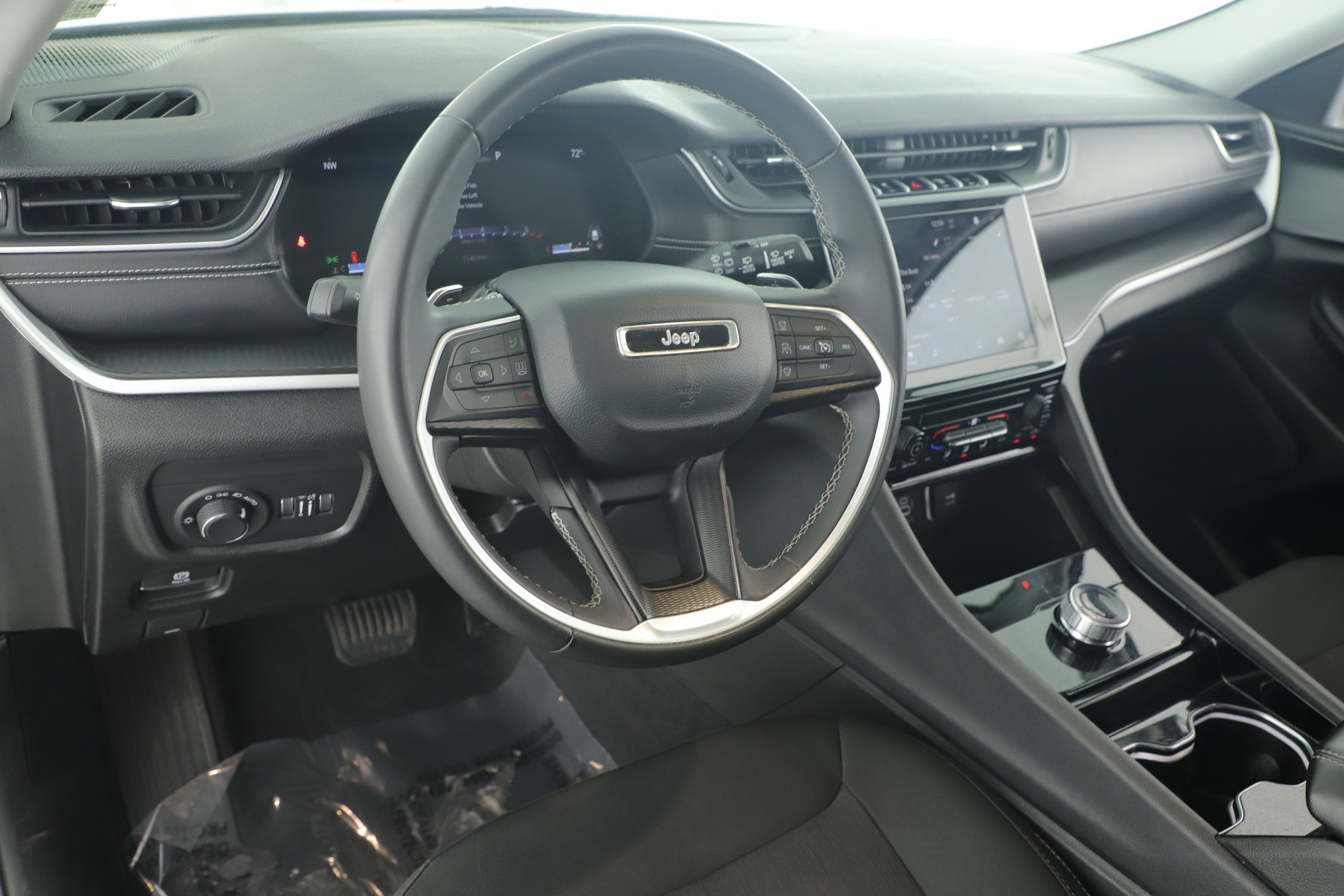 2023 Jeep Grand Cherokee L Laredo 4x4