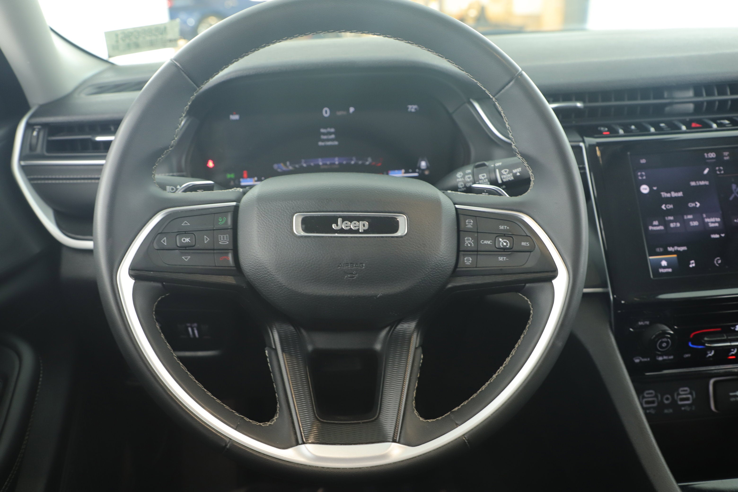 2023 Jeep Grand Cherokee L Laredo 4x4