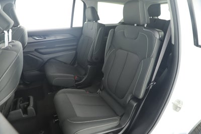 2023 Jeep Grand Cherokee L Laredo 4x4