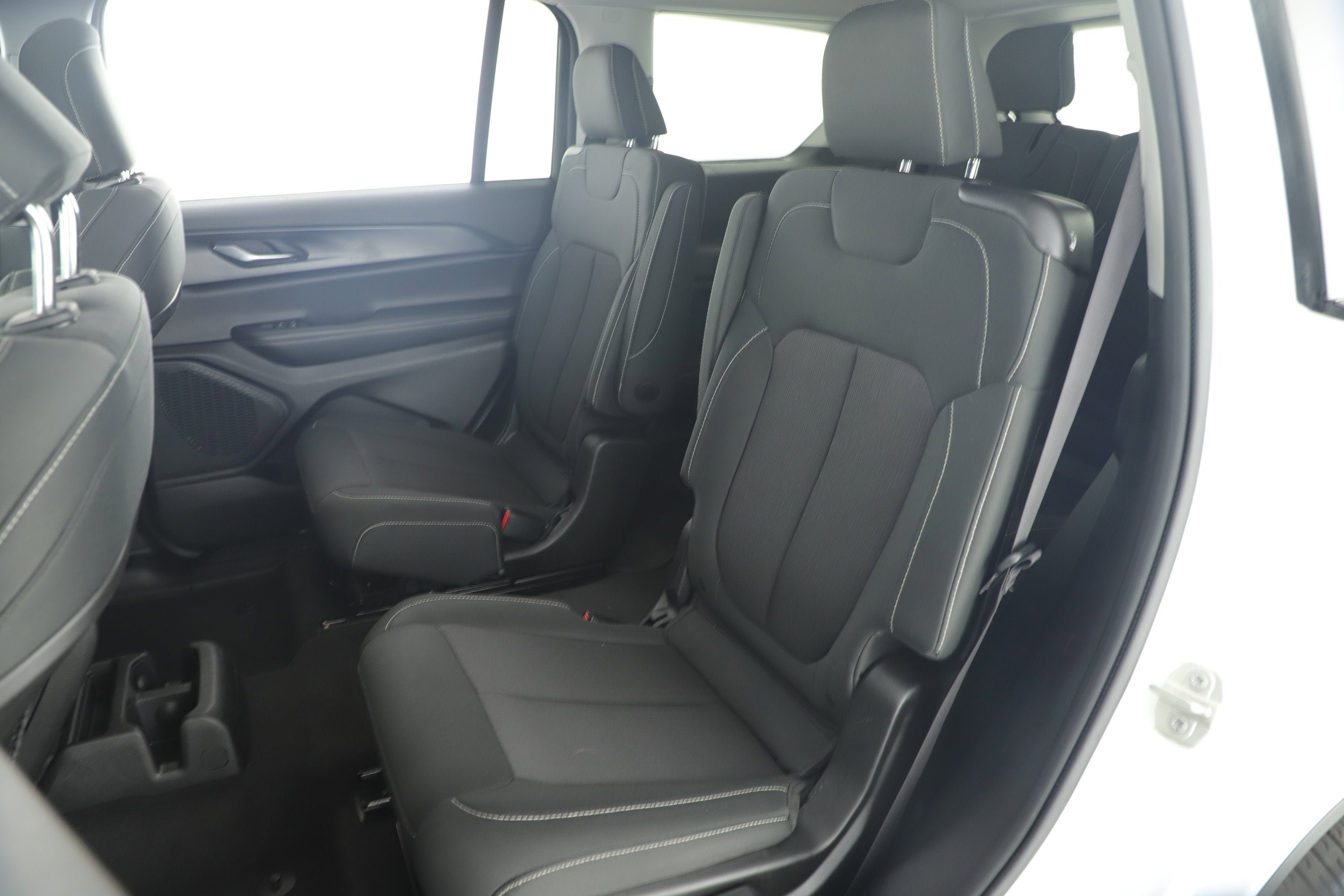 2023 Jeep Grand Cherokee L Laredo 4x4