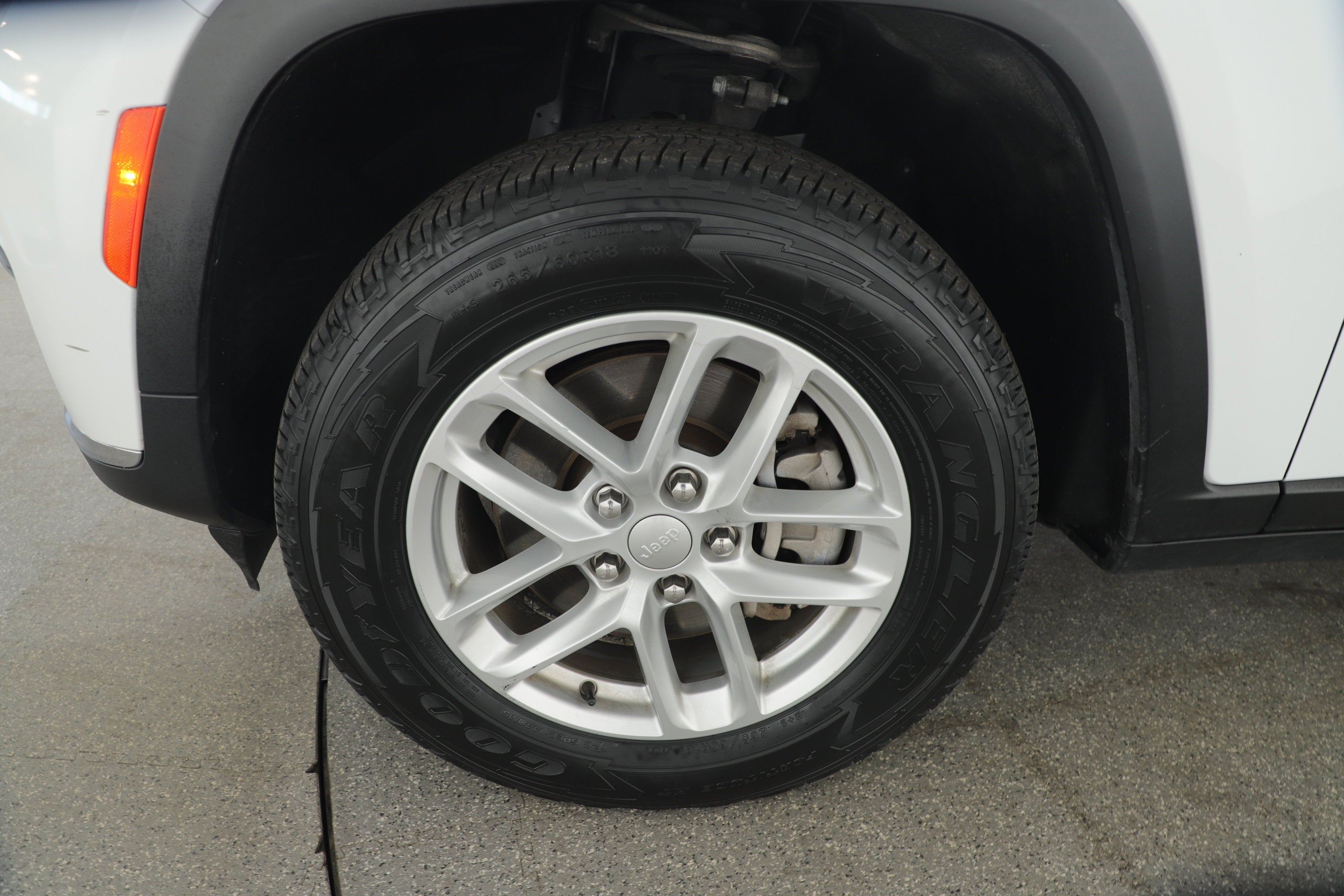 2023 Jeep Grand Cherokee L Laredo 4x4