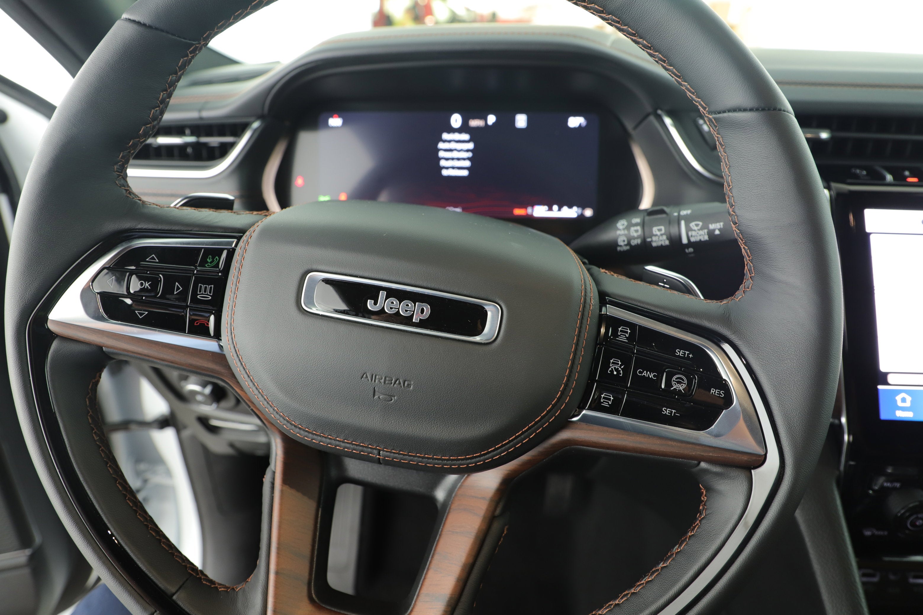 2025 Jeep Grand Cherokee GRAND CHEROKEE L SUMMIT 4X4