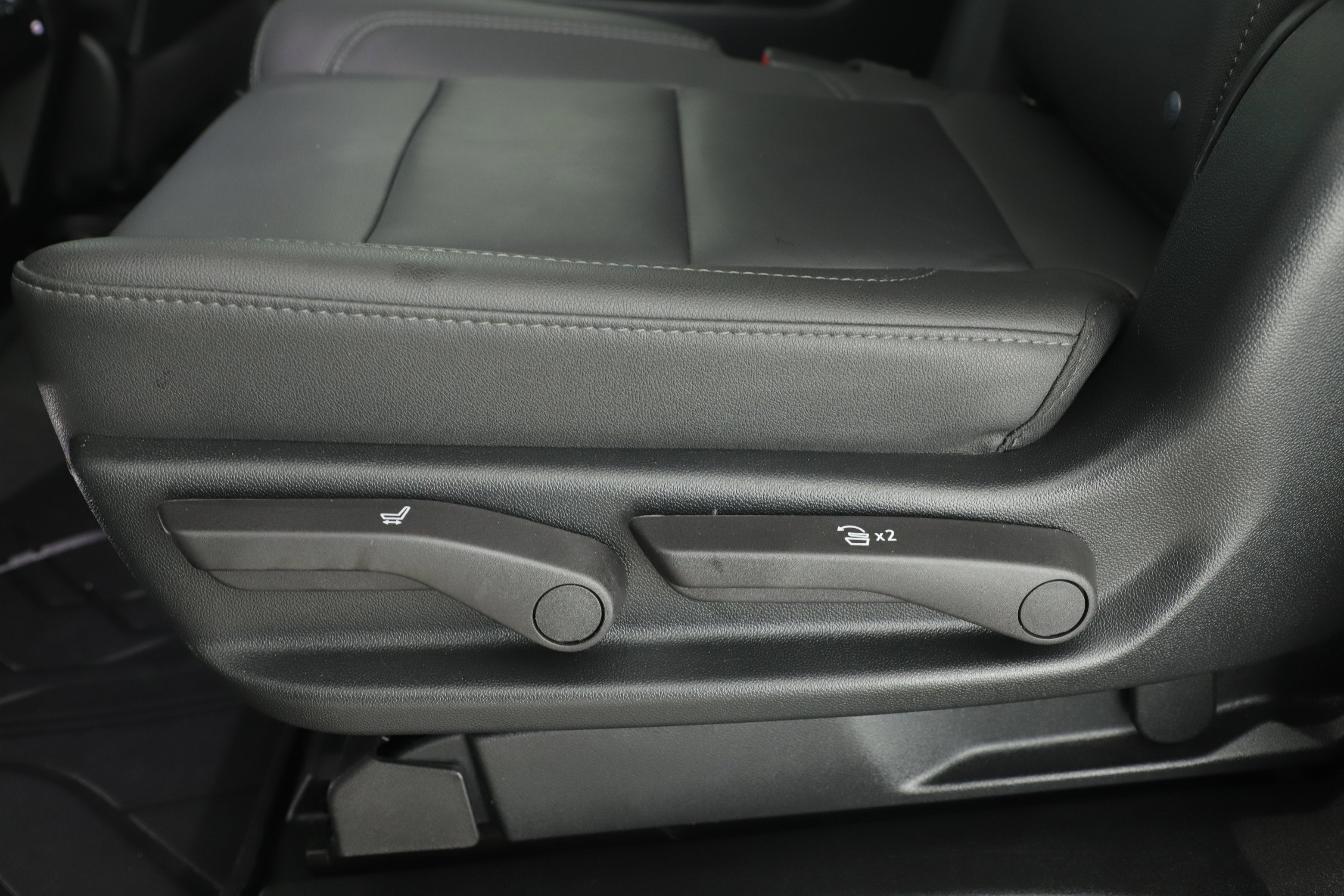 2024 Chevrolet Suburban 2WD LT