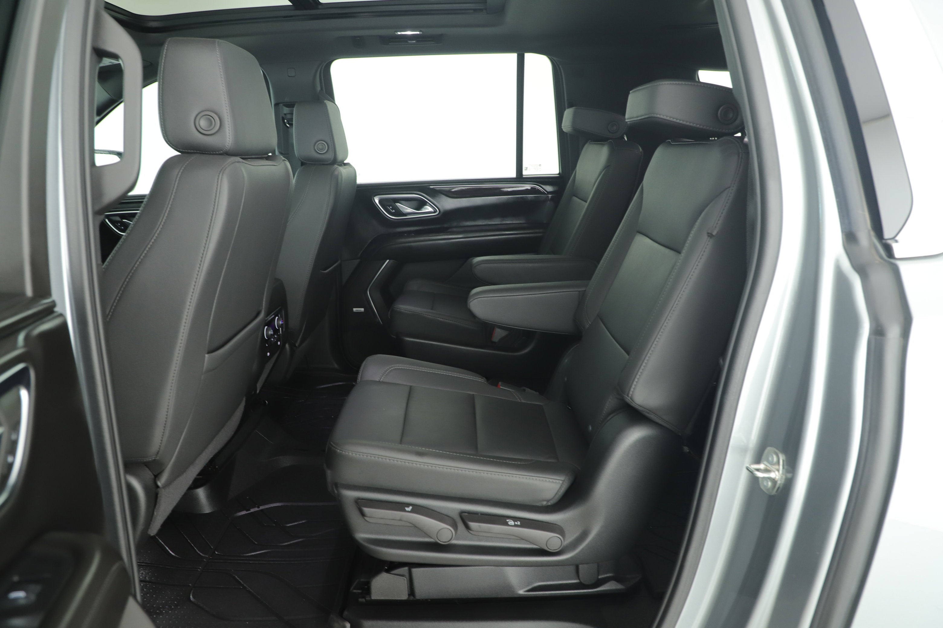 2024 Chevrolet Suburban 2WD LT