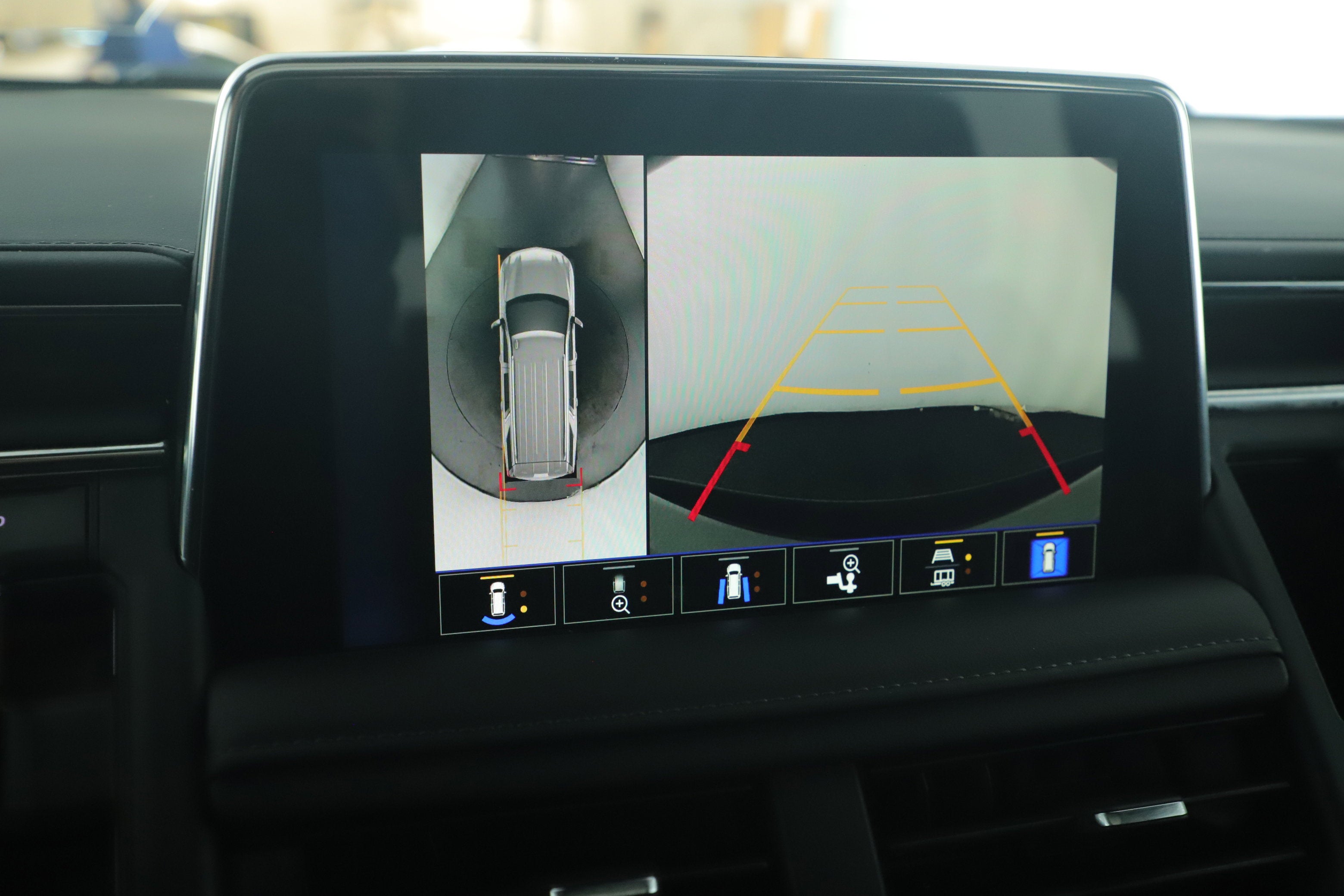 2024 Chevrolet Suburban 2WD LT