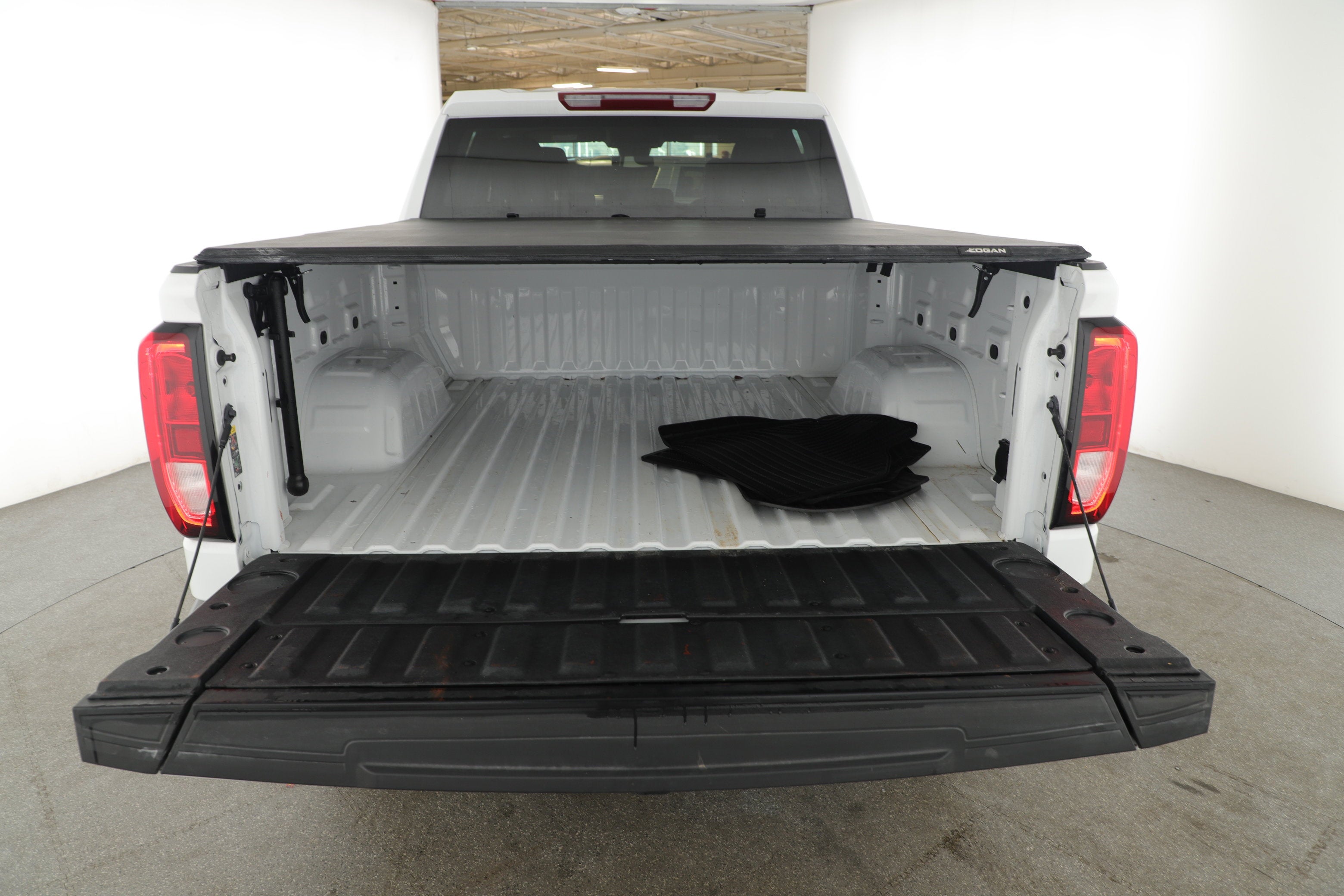 2024 GMC Sierra 1500 2WD Crew Cab Short Box Pro