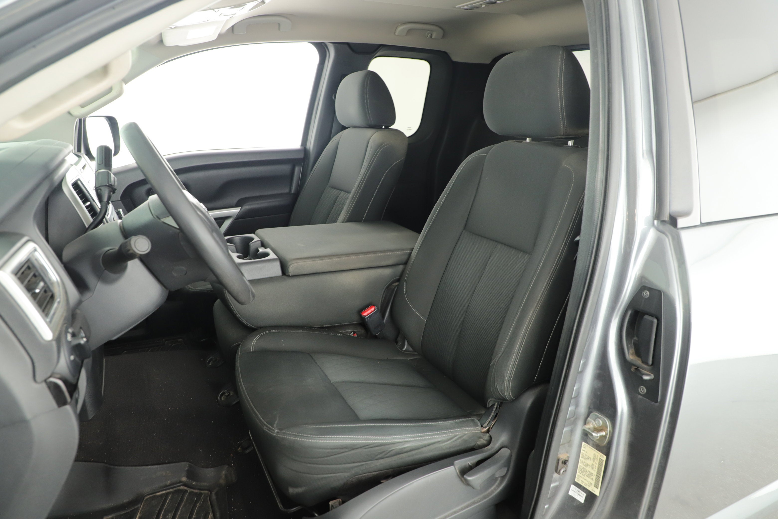 2017 Nissan TITAN SV