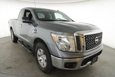 2017 Nissan TITAN SV