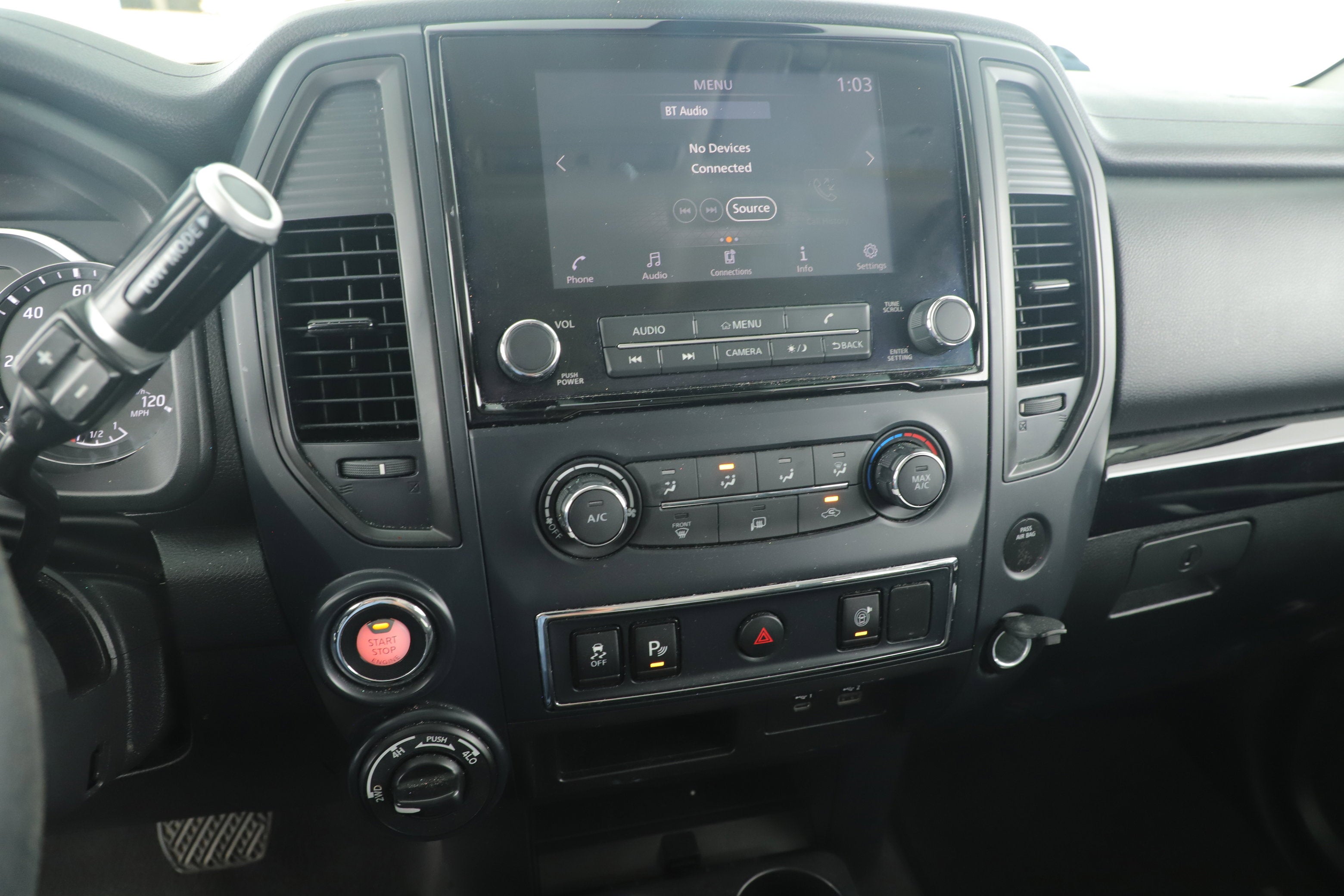 2023 Nissan TITAN Crew Cab SV 4x4