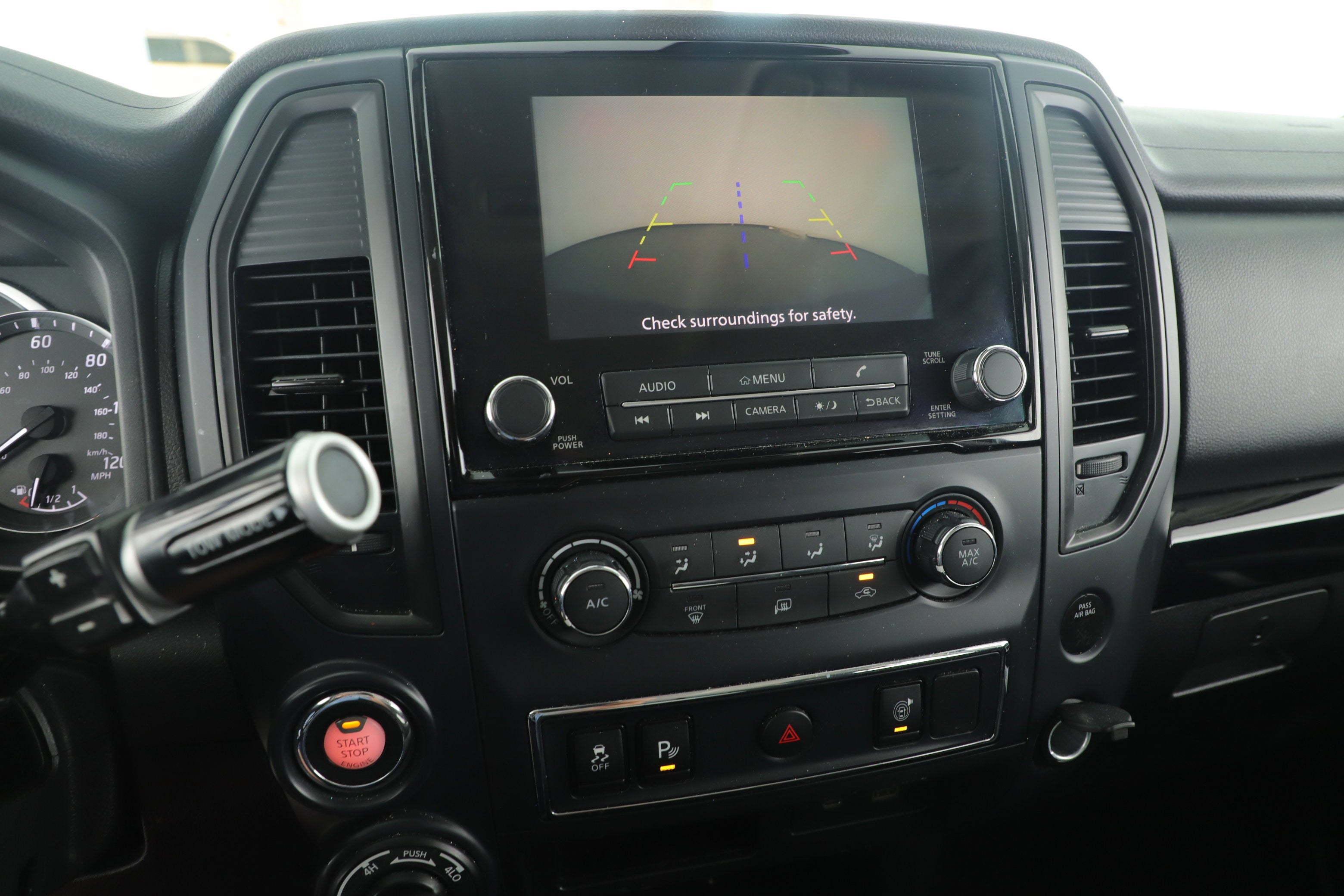 2023 Nissan TITAN Crew Cab SV 4x4