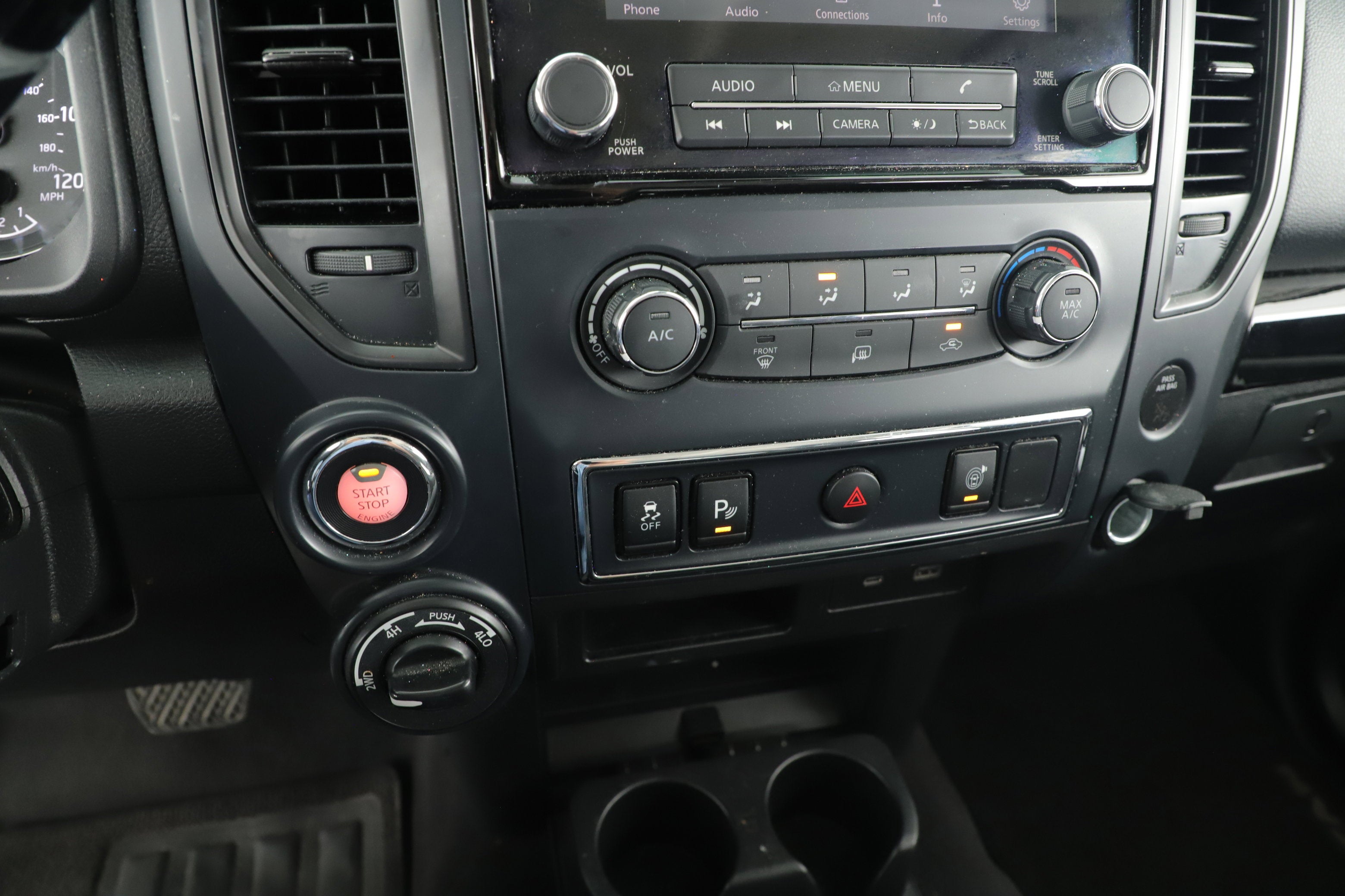 2023 Nissan TITAN Crew Cab SV 4x4