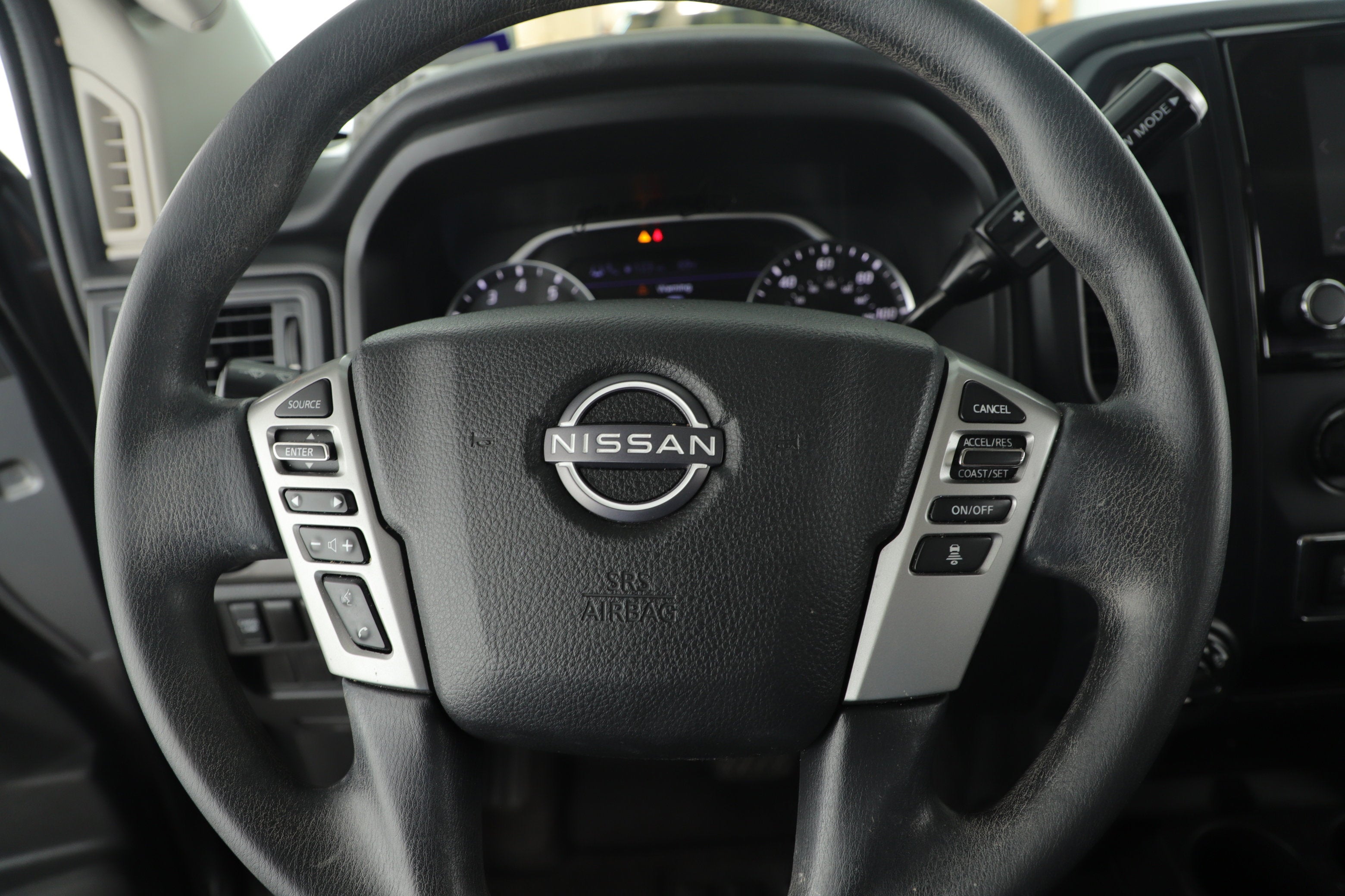 2023 Nissan TITAN Crew Cab SV 4x4