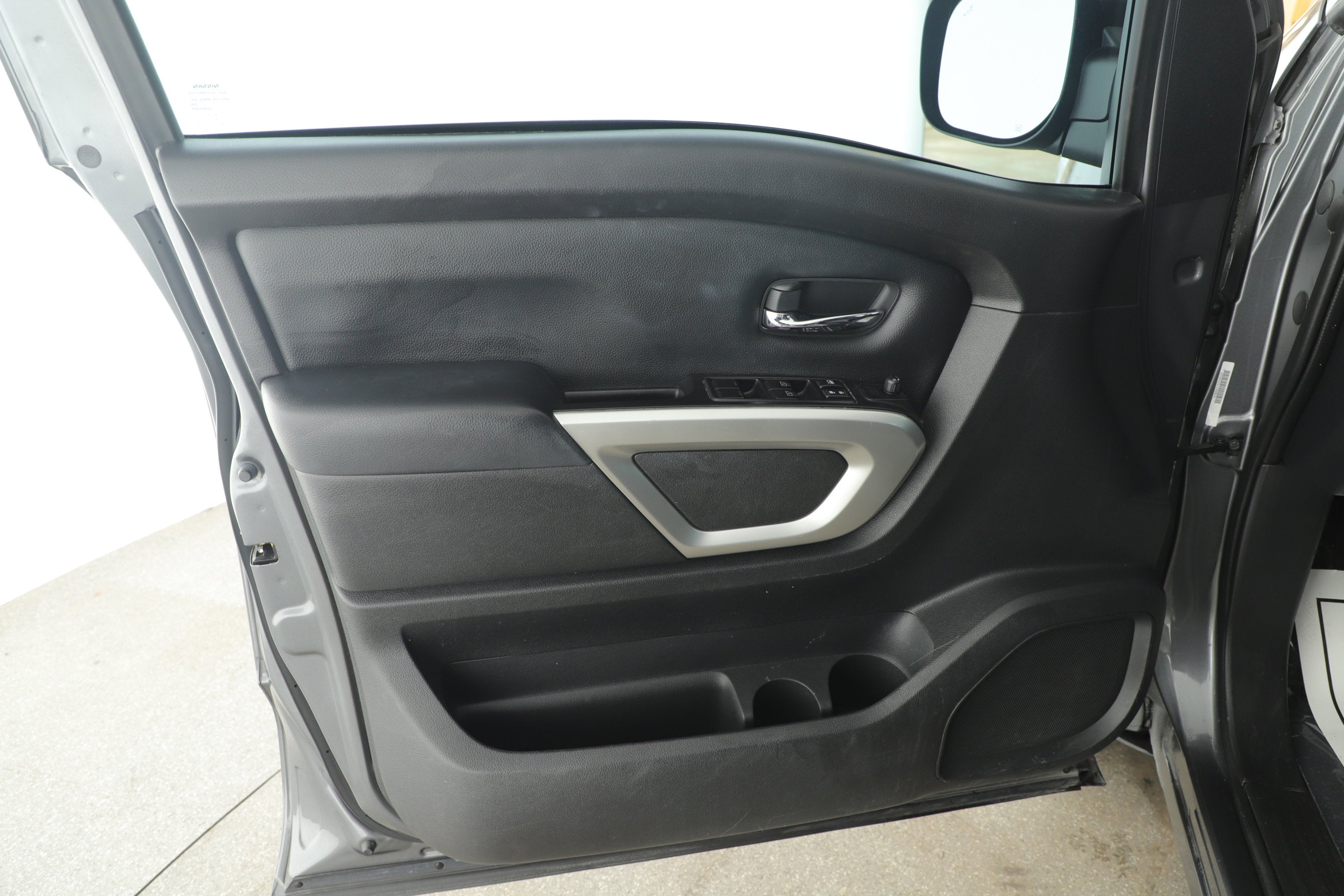 2023 Nissan TITAN Crew Cab SV 4x4