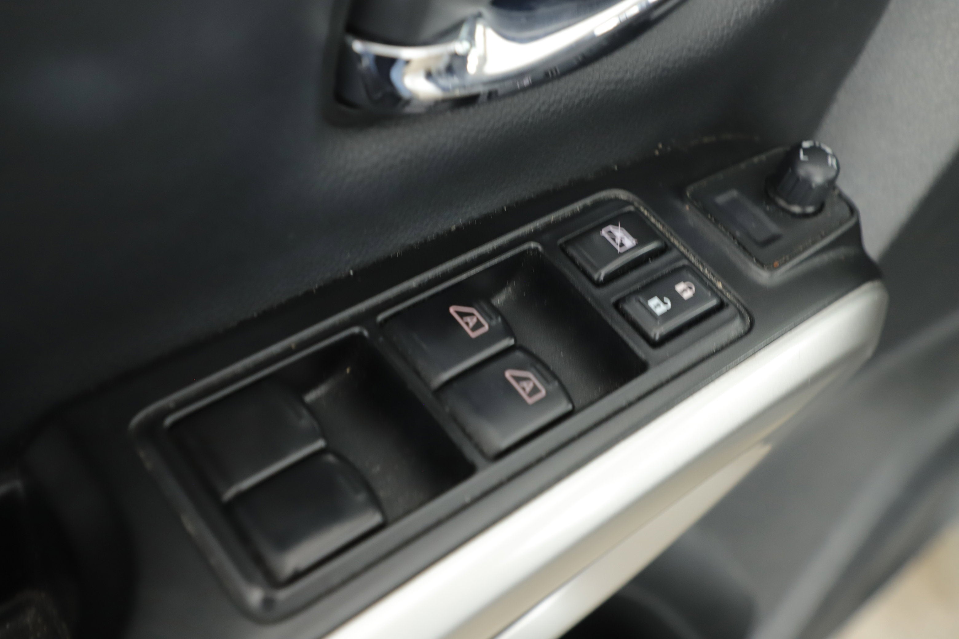 2023 Nissan TITAN Crew Cab SV 4x4