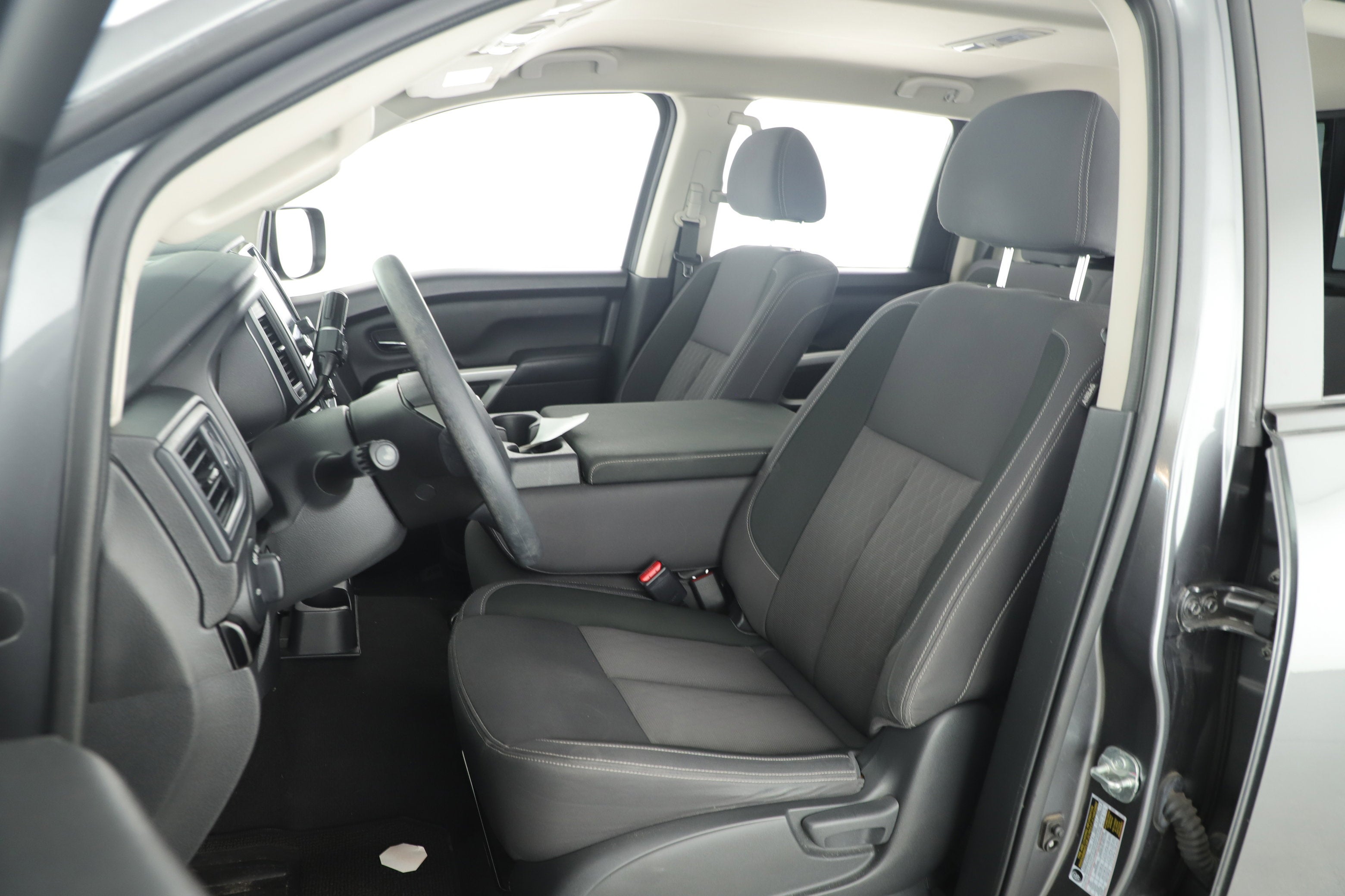 2023 Nissan TITAN Crew Cab SV 4x4