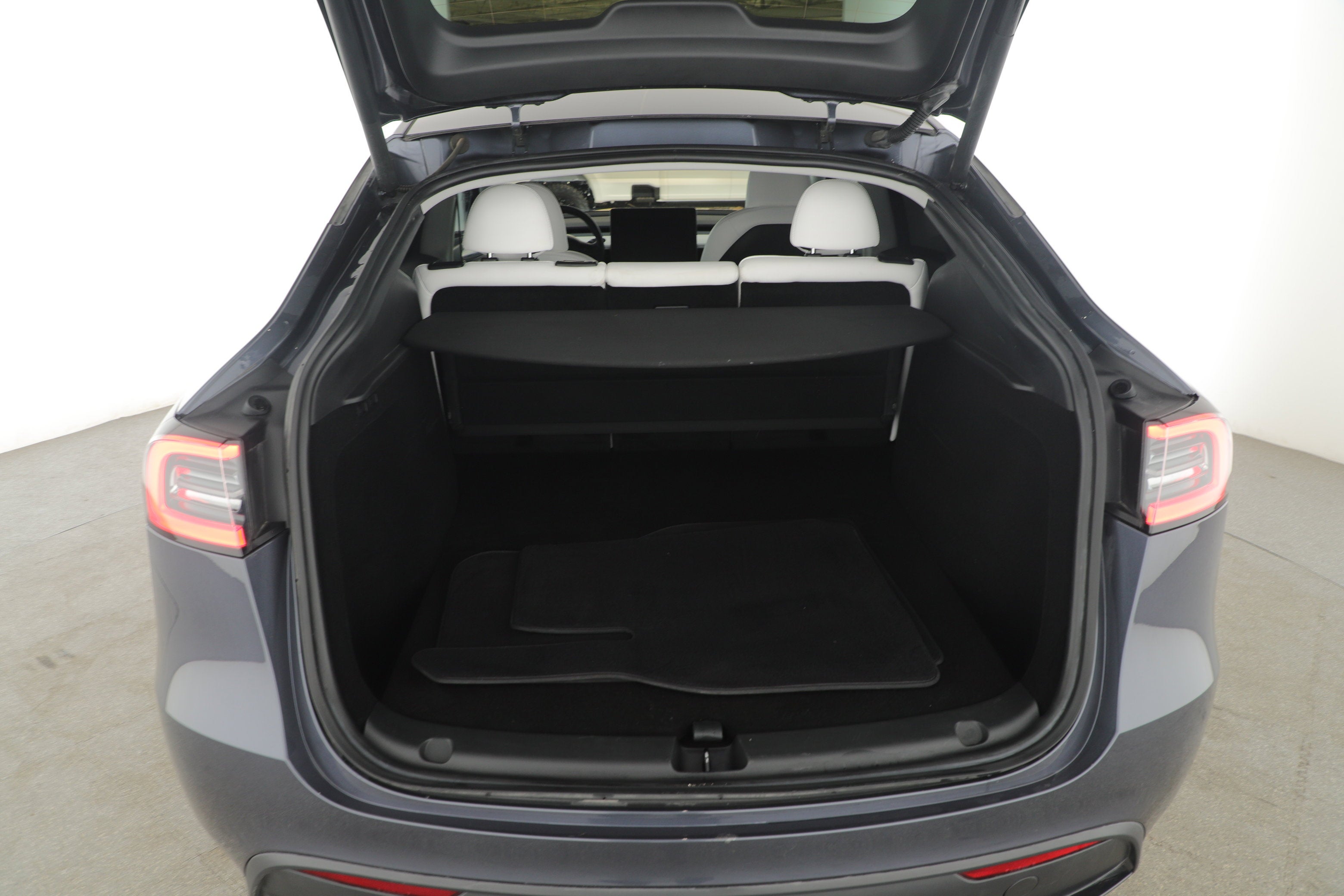 2023 Tesla Model Y Base