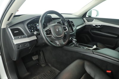 2022 Volvo XC90 Momentum