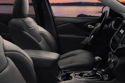 2021 Jeep Cherokee interior