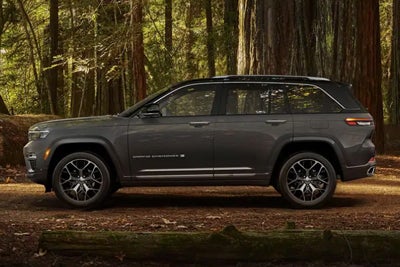 2022 Jeep Grand Cherokee exterior