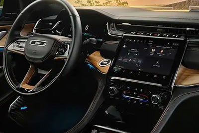 2023 Jeep Grand Cherokee Interior